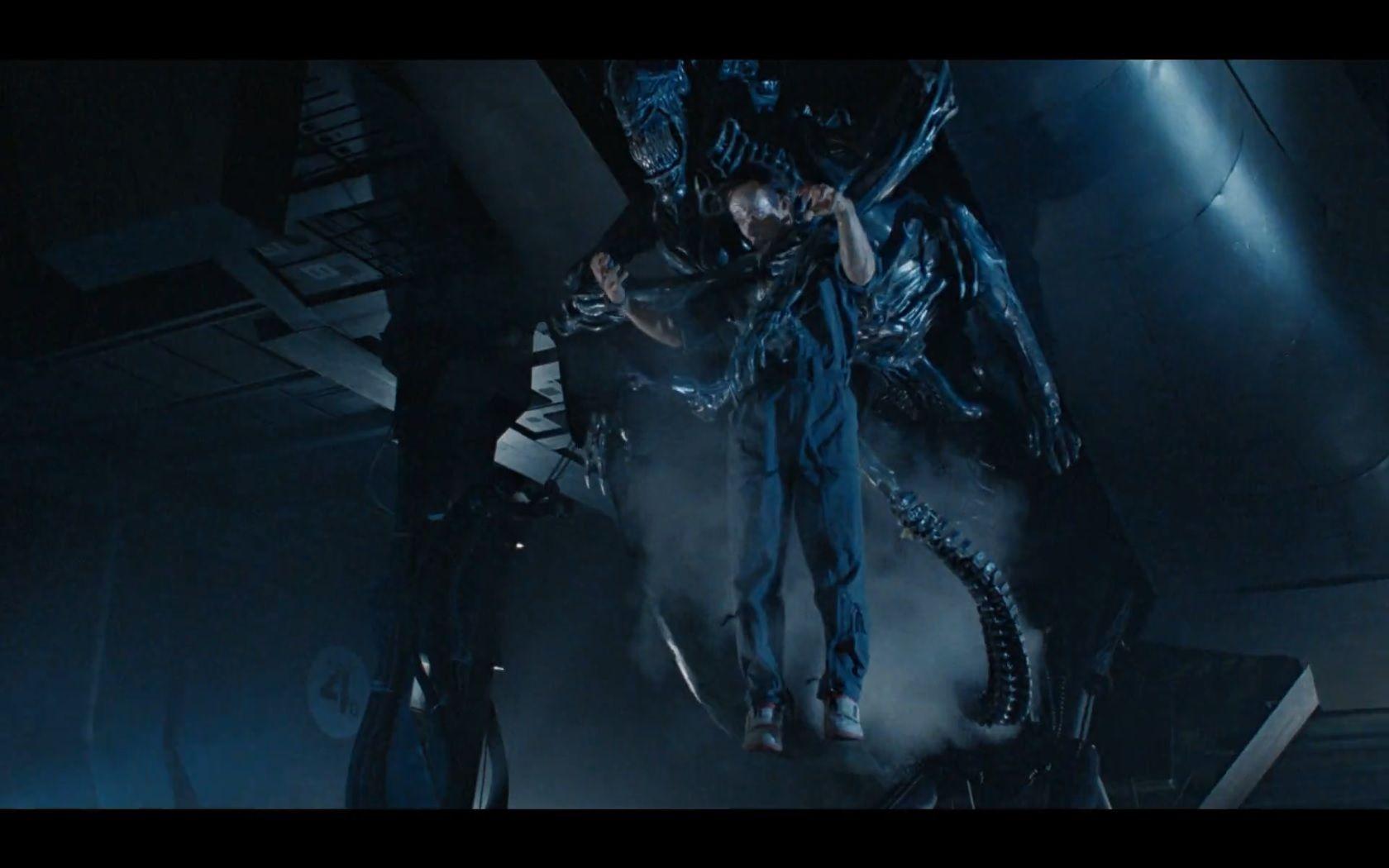How did the queen get on to the ship in Aliens? Fiction