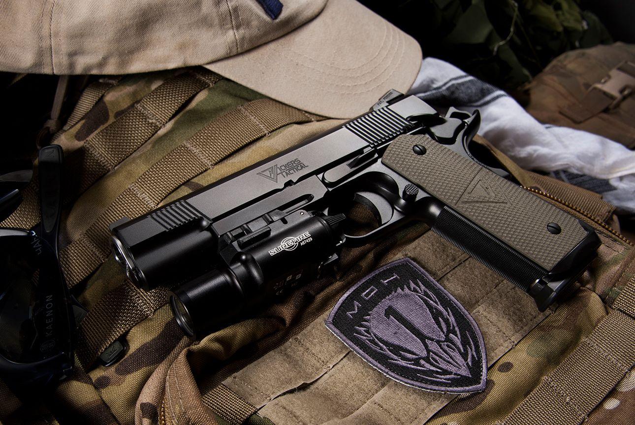 Larry Vickers Demos the H&K MP7 & MOH 1911