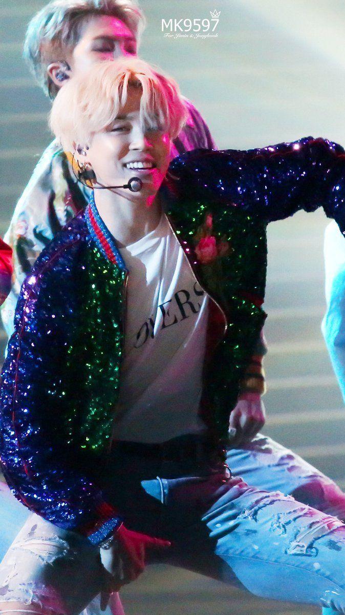 Pin ni Sonya Lindemann sa BTS♡^▽^♡