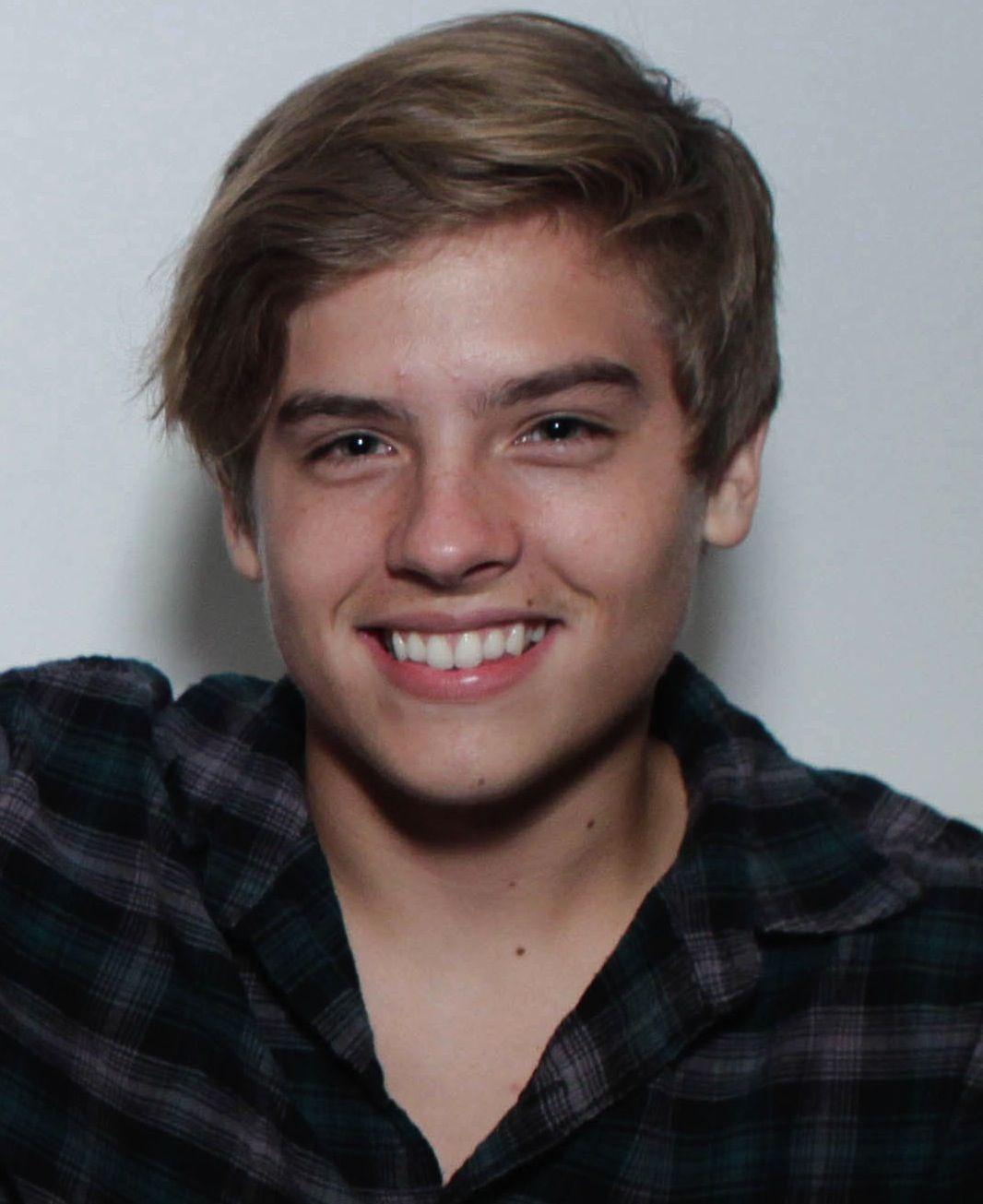 Dylan Sprouse Wallpaper HD Background
