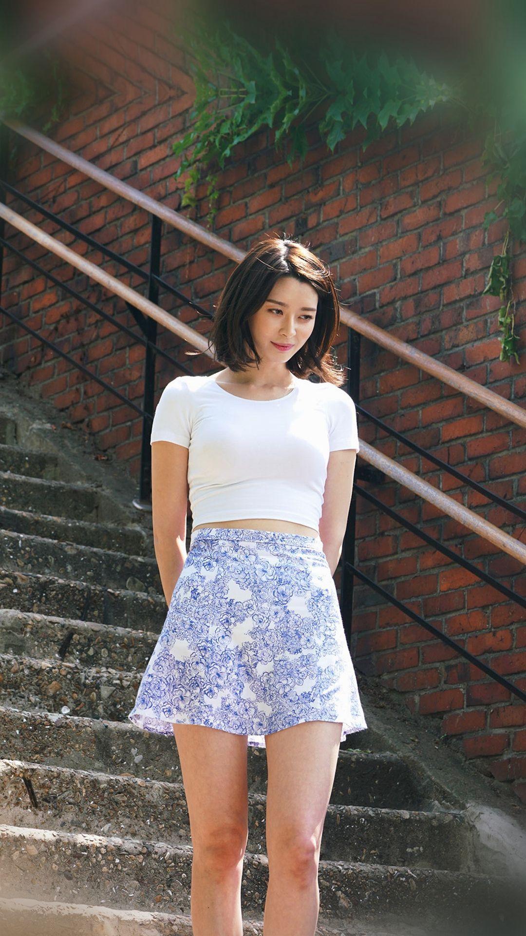 Kpop Girl Nara Hellovenus Jean Walking #iPhone #plus #wallpaper