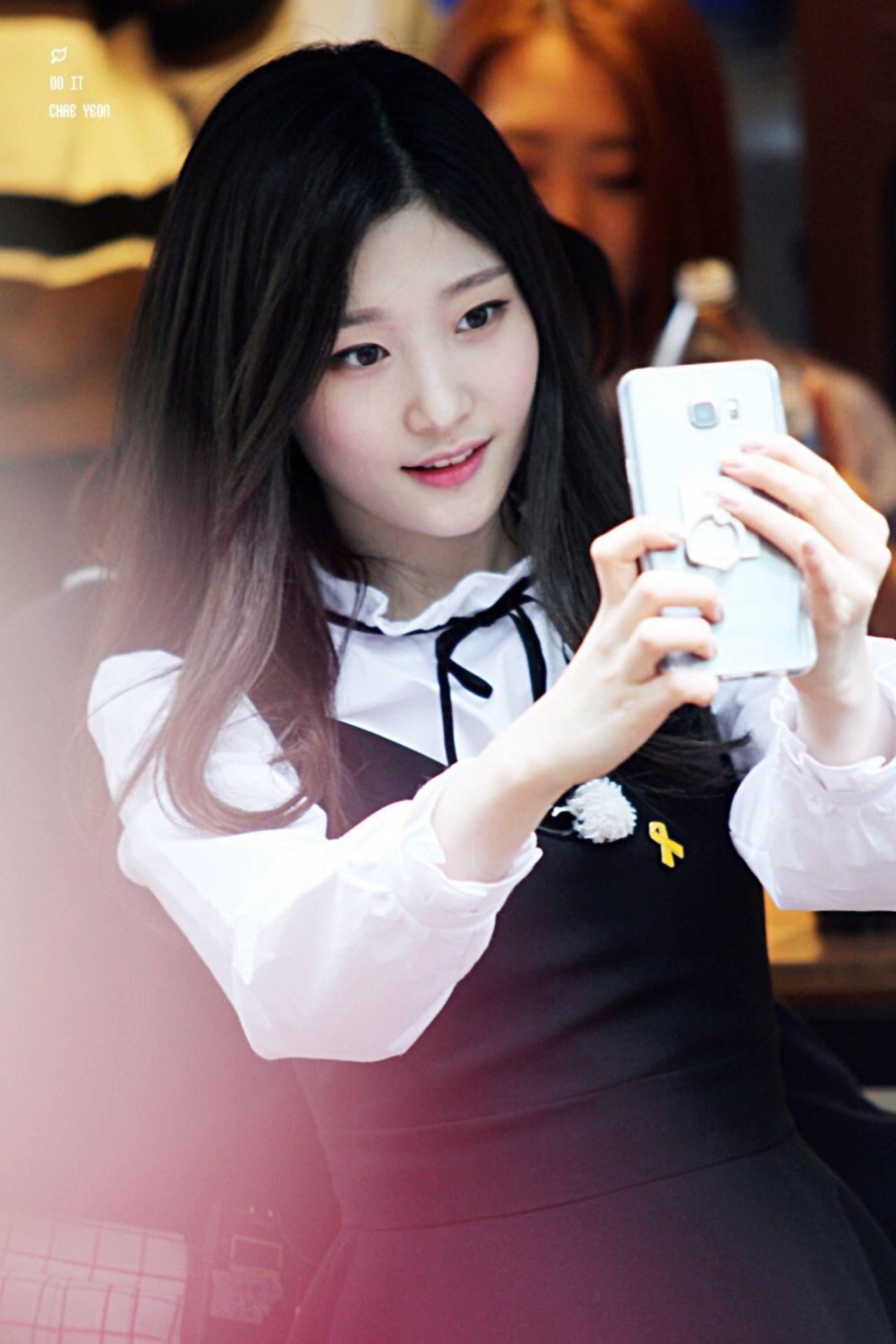 Similar visuals, Who is prettier? Chaeyeon x Joy