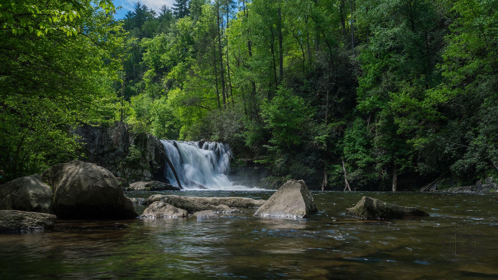 Meanderthals. Abrams Falls Trail at Cades Cove, Great Smoky