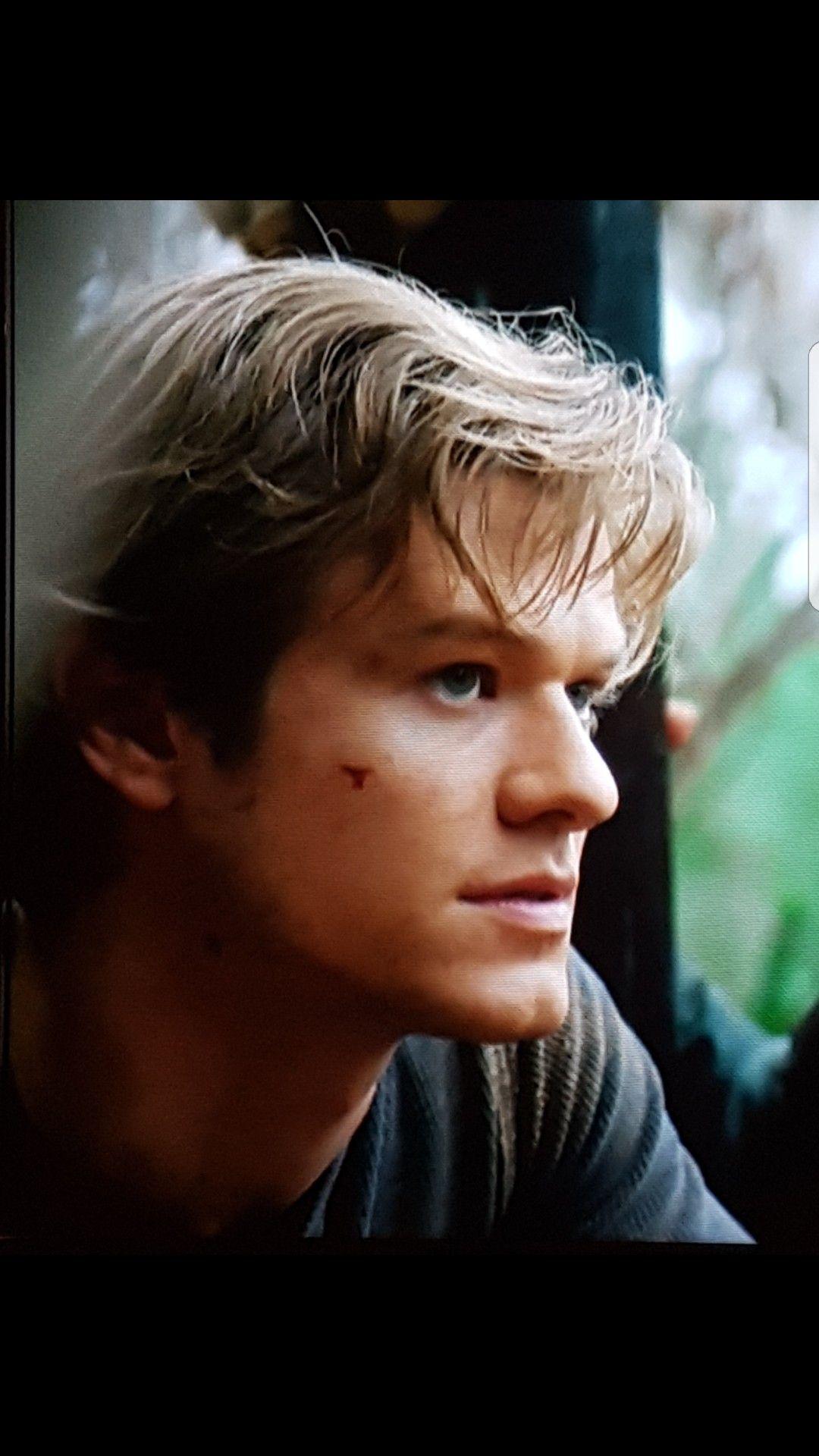 MacGyver. Lucas till, Angus