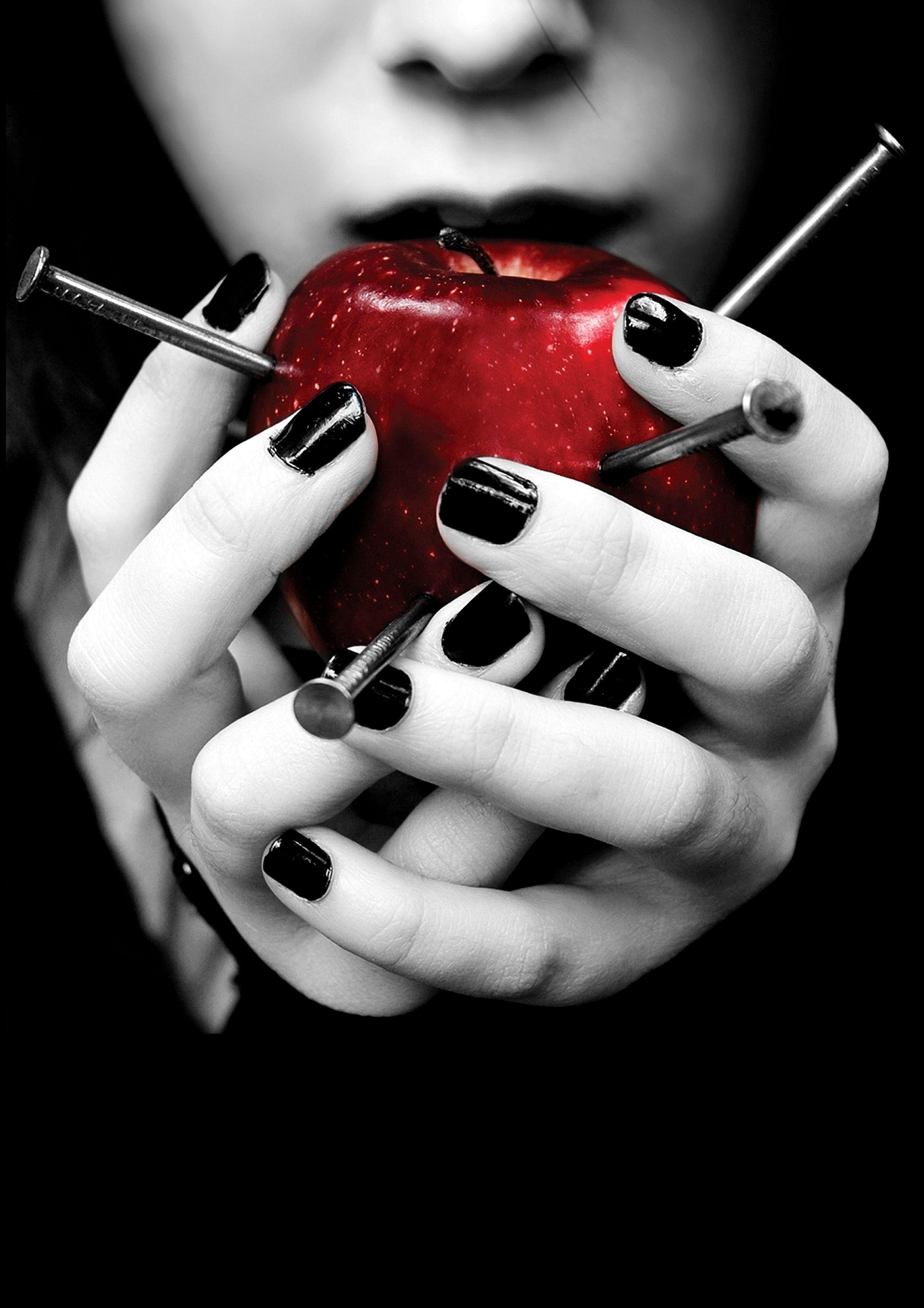poison_apple_by_. The Shadow Queen