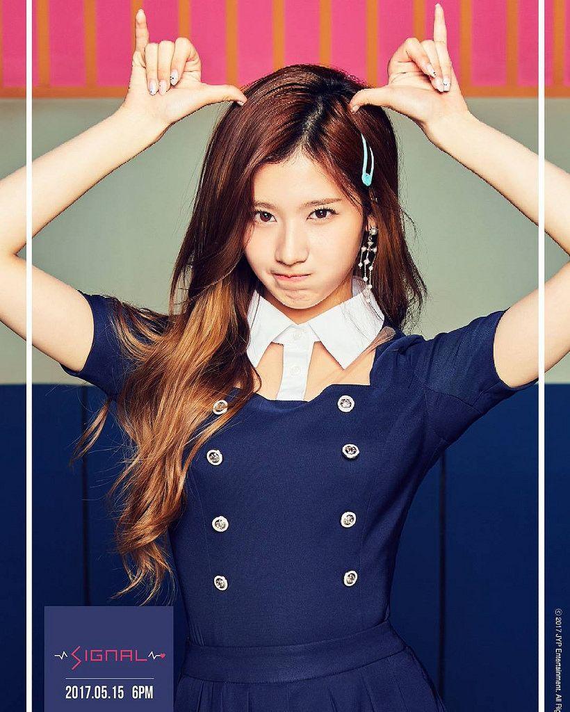 TWICE SIGNAL TEASER IMAGES WITH SANA ♥ #TWICE #TEUWAI