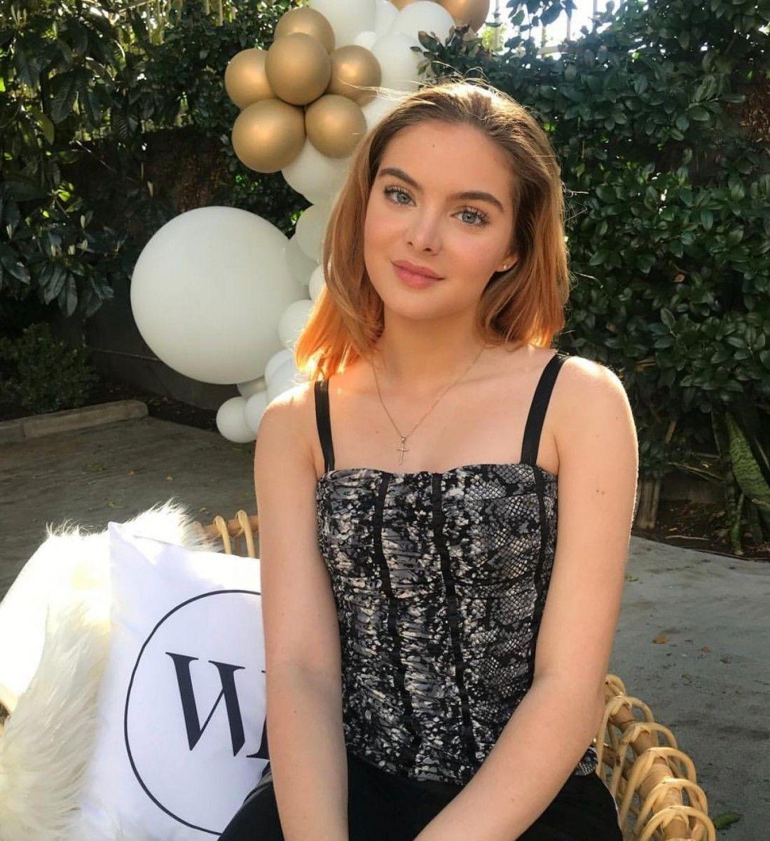 Brighton Sharbino wallpaper