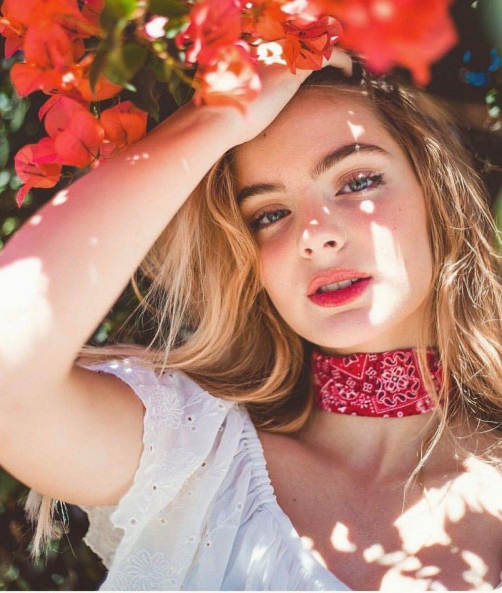 Brighton Sharbino wallpaper