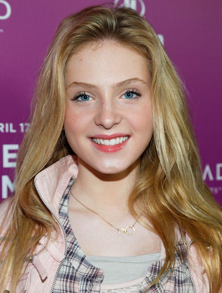 Saxon Sharbino: I spit on your grave 2015