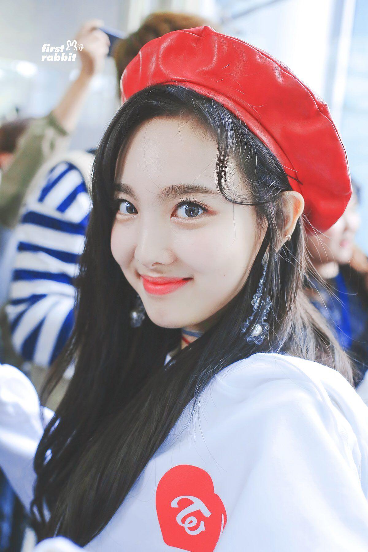Wallpaper Heaven: Nayeon