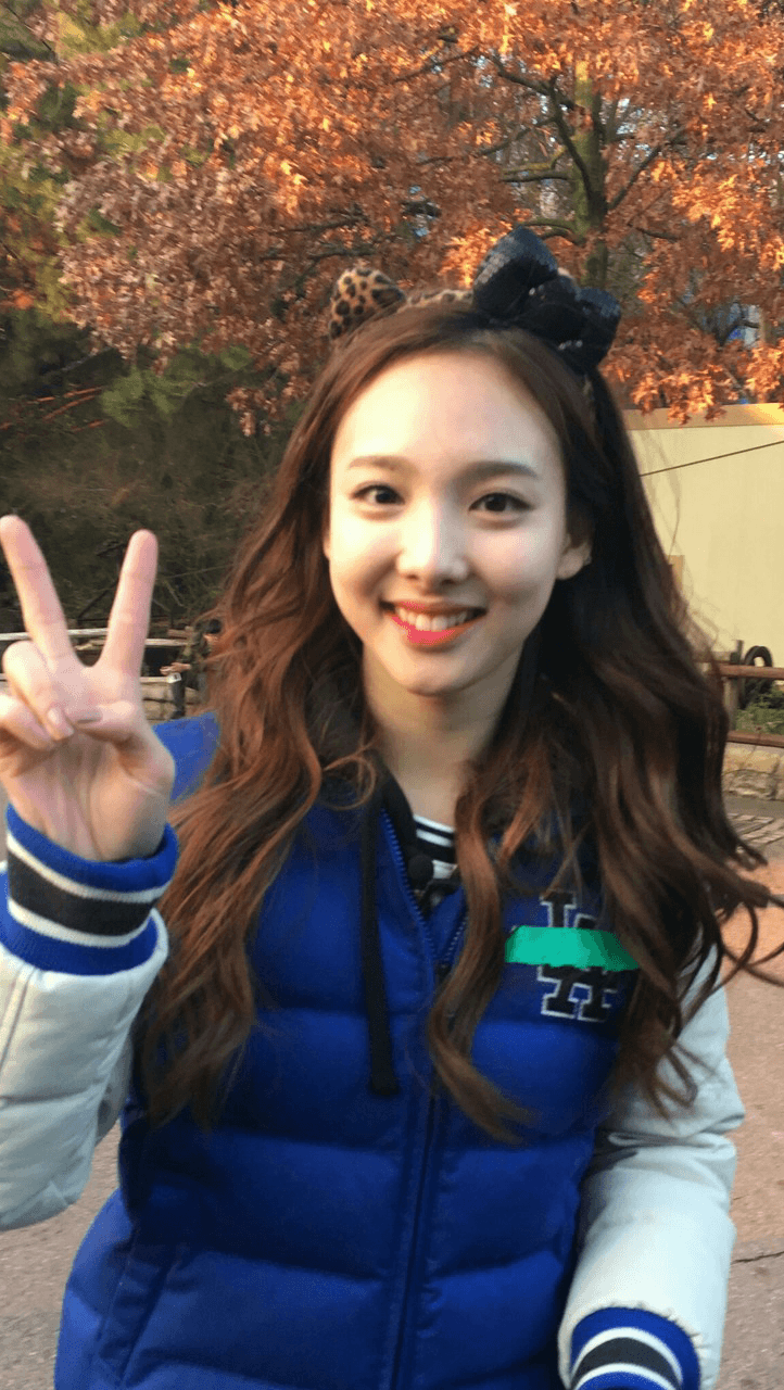 TWICE Nayeon Lockscreens Wallpaper