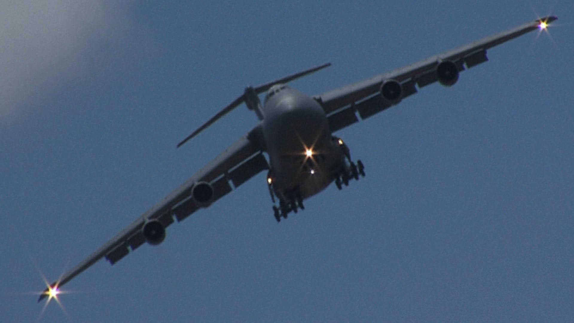 Awesome Lockheed C 5 Galaxy Flyby At Vertical Challenge