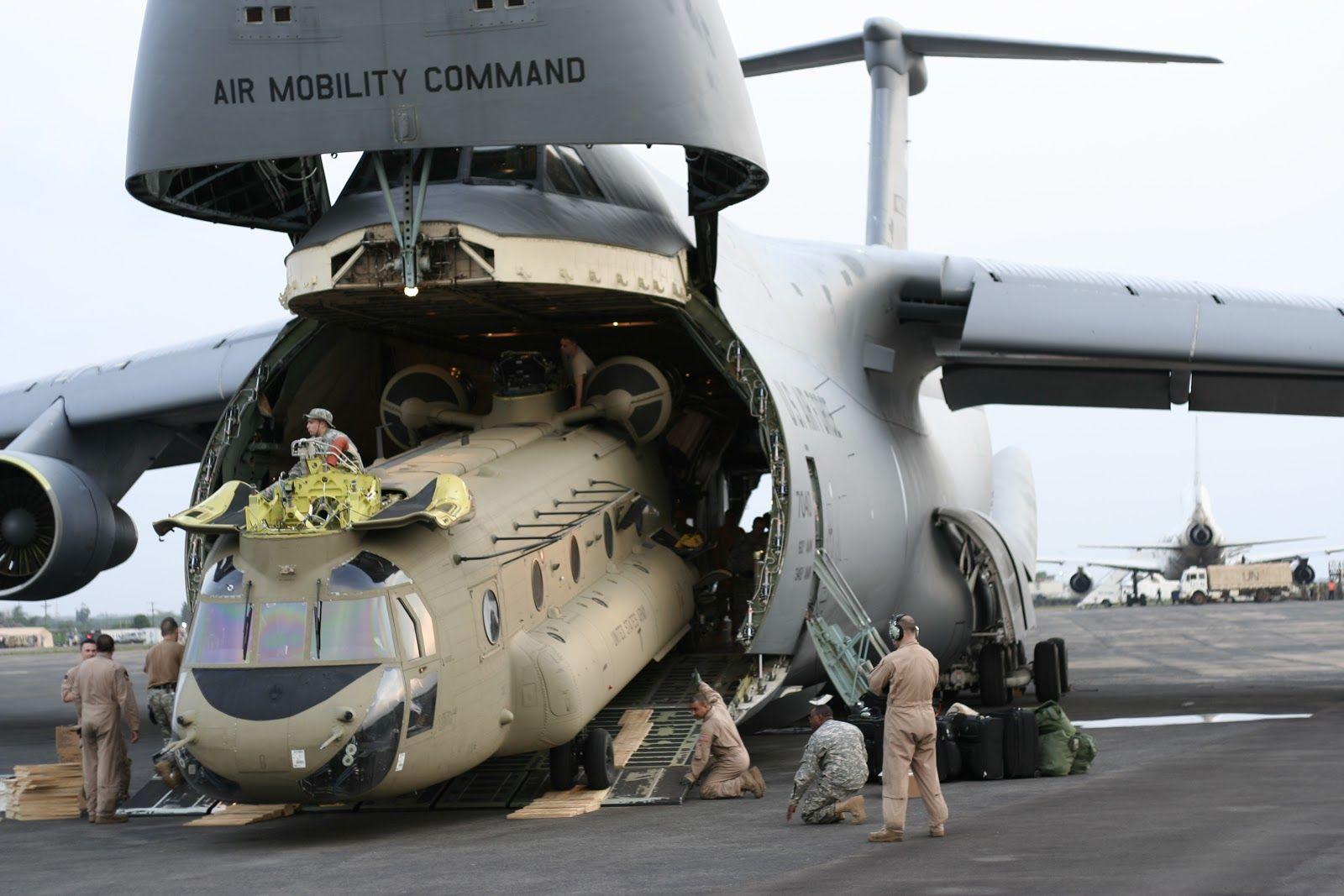 Lockheed C 5 Galaxy Unloading Helicopter CH 47 Chinook 4067