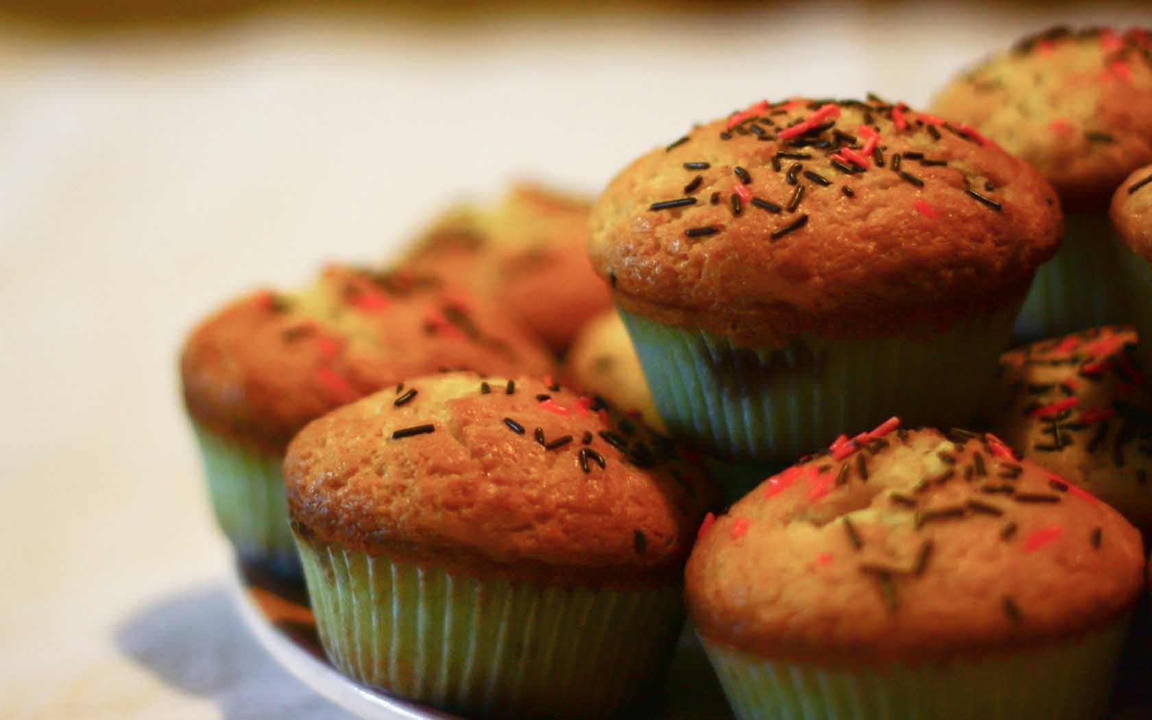 Food Muffins Pastries Plate Wonderful Wallpaper 1680x1050