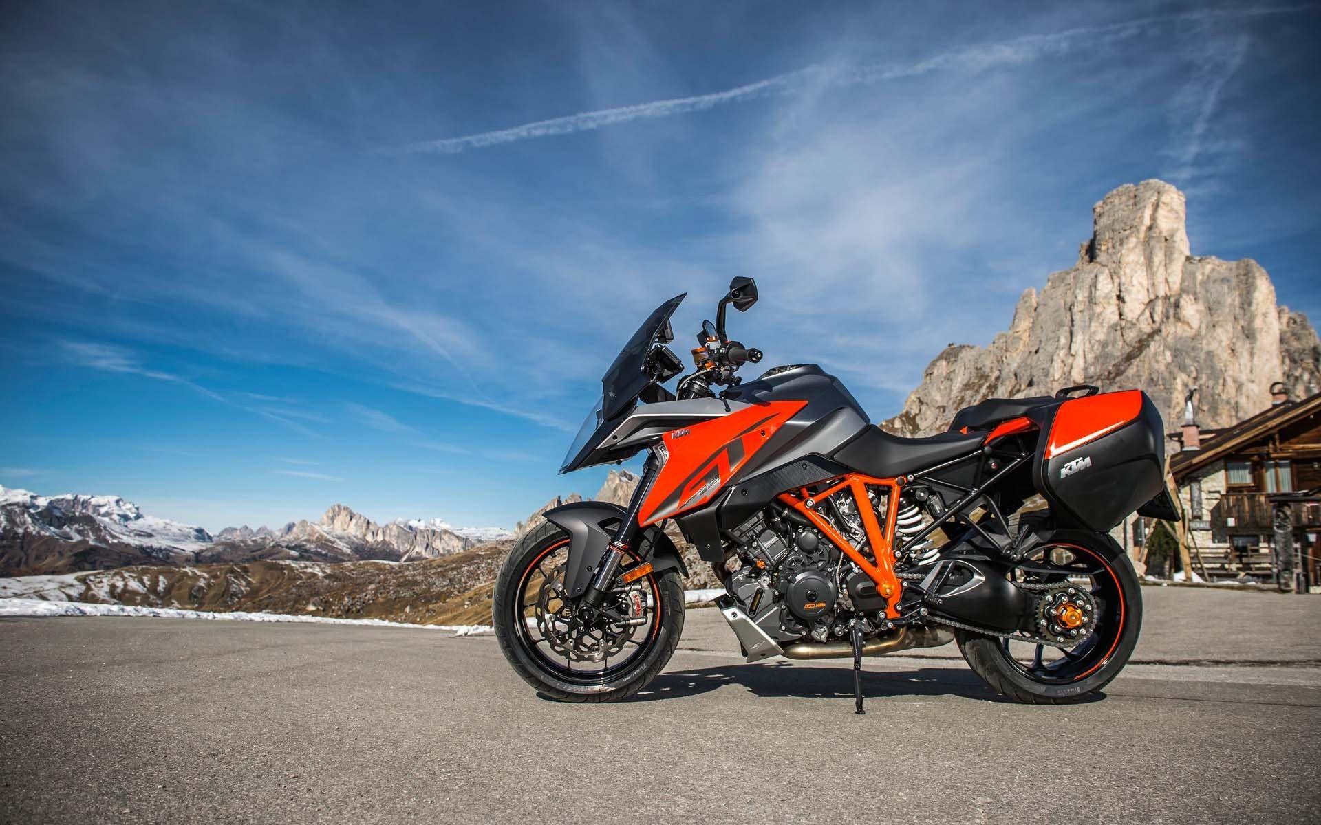 2016 2017 KTM 1290 Super Duke GT Review