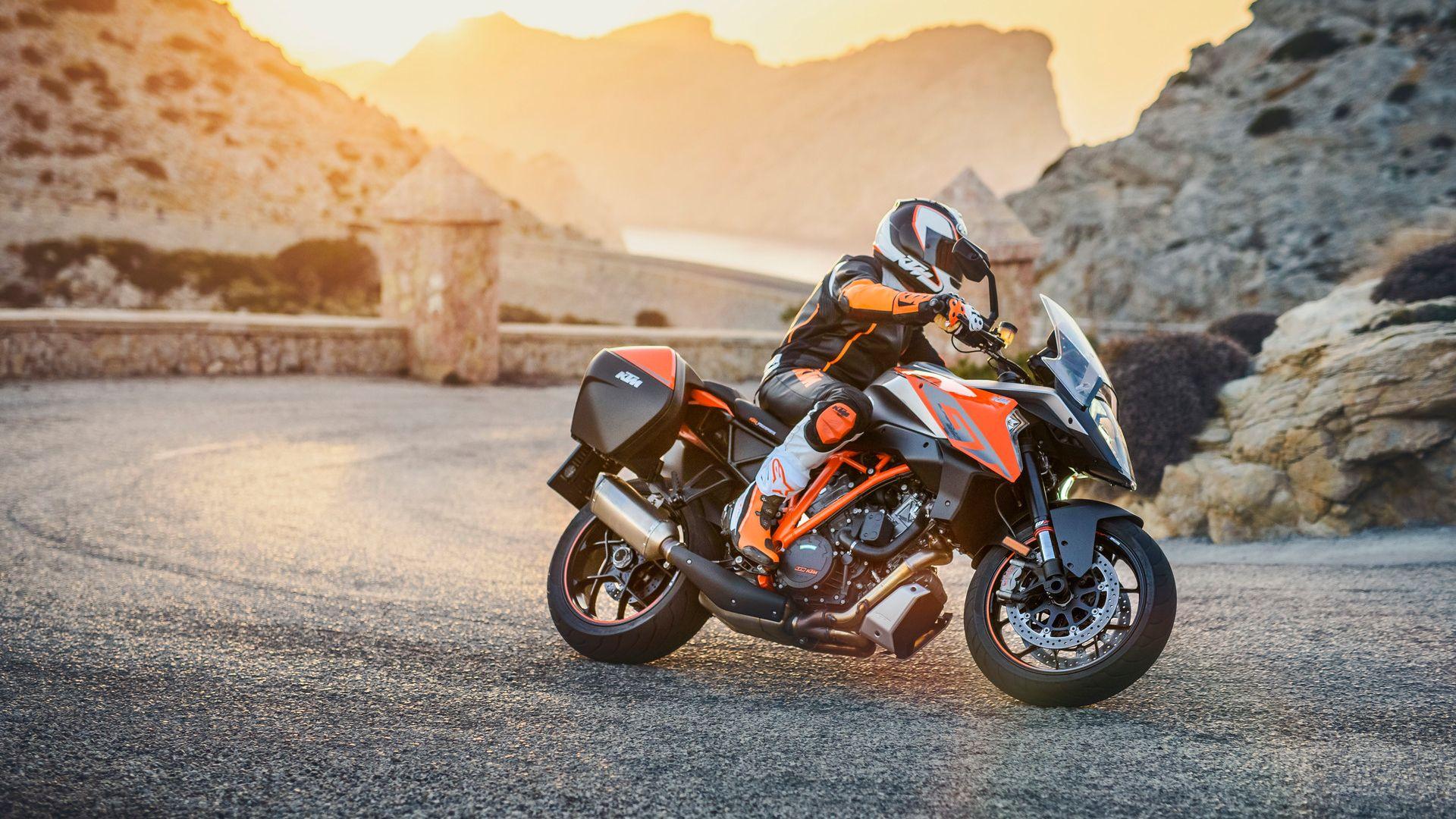 2017 KTM 1290 Super Duke GT
