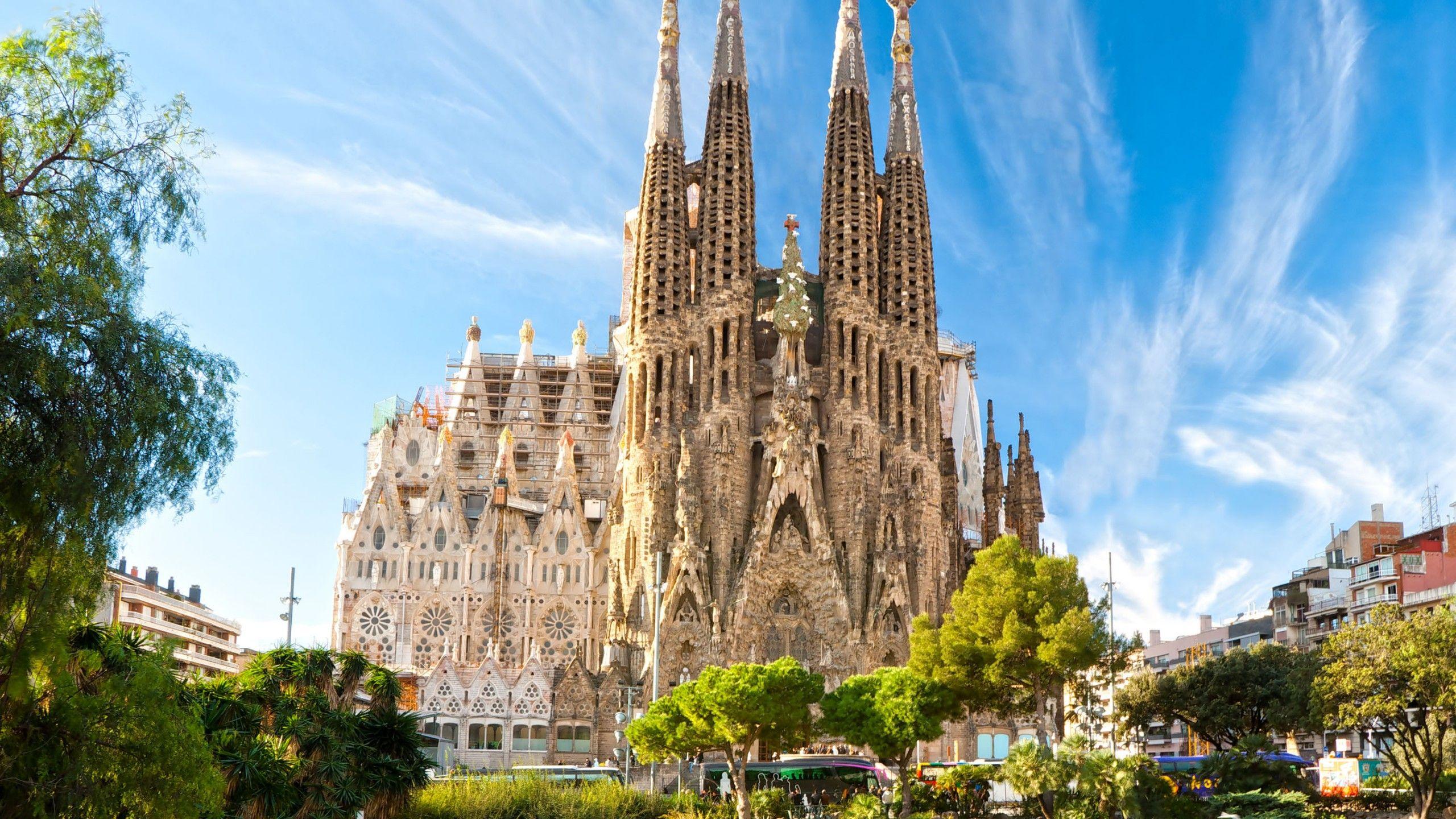 Featured image of post Sagrada Familia Inside Wallpaper