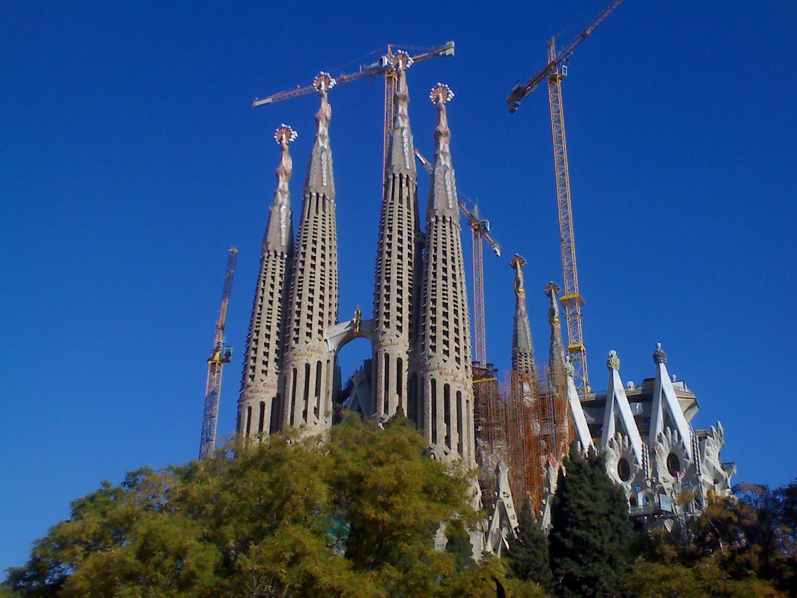 Architecture image La Sagrada Familia HD wallpaper and background