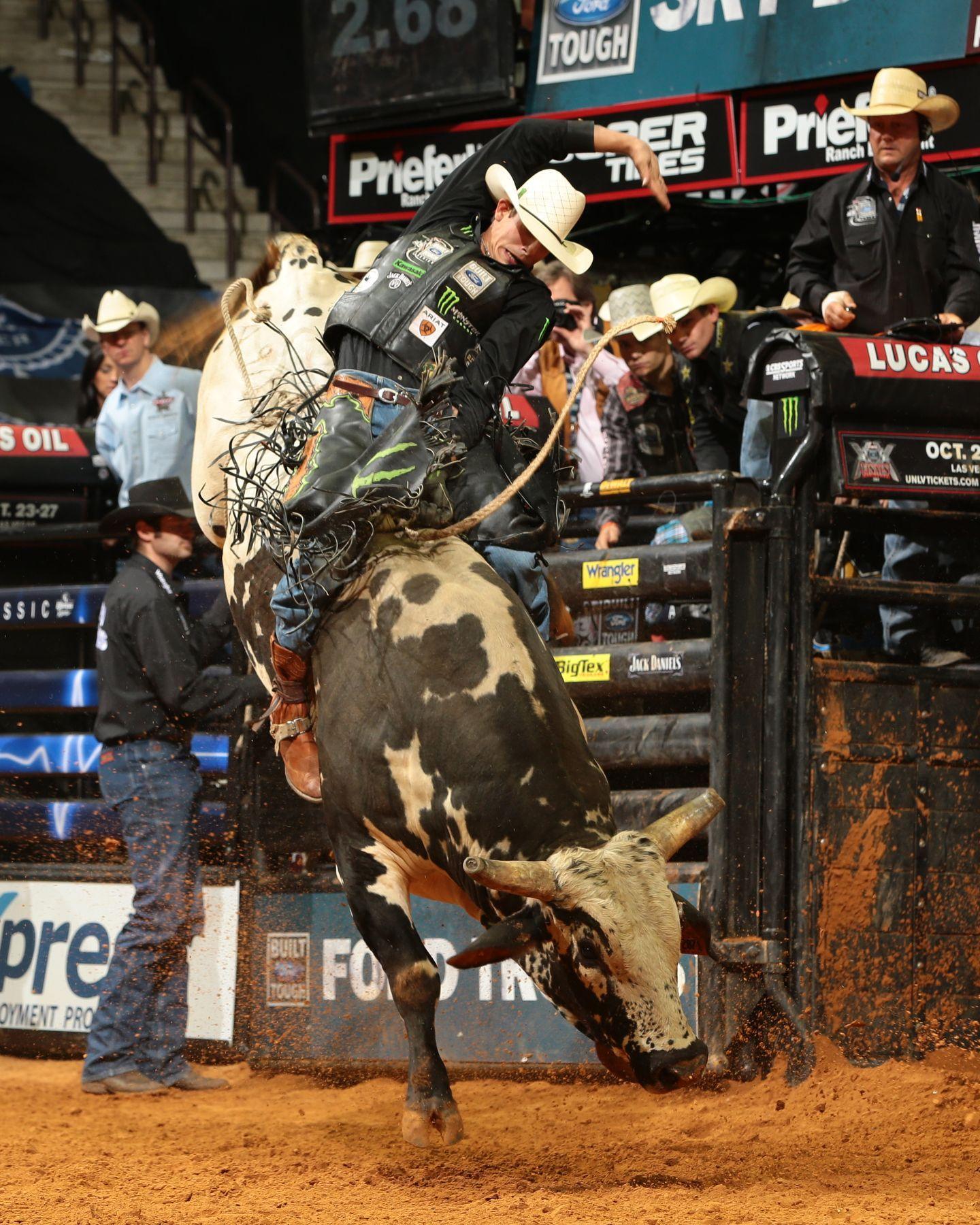 J.B. Mauney launches a full assault to take over the leader board