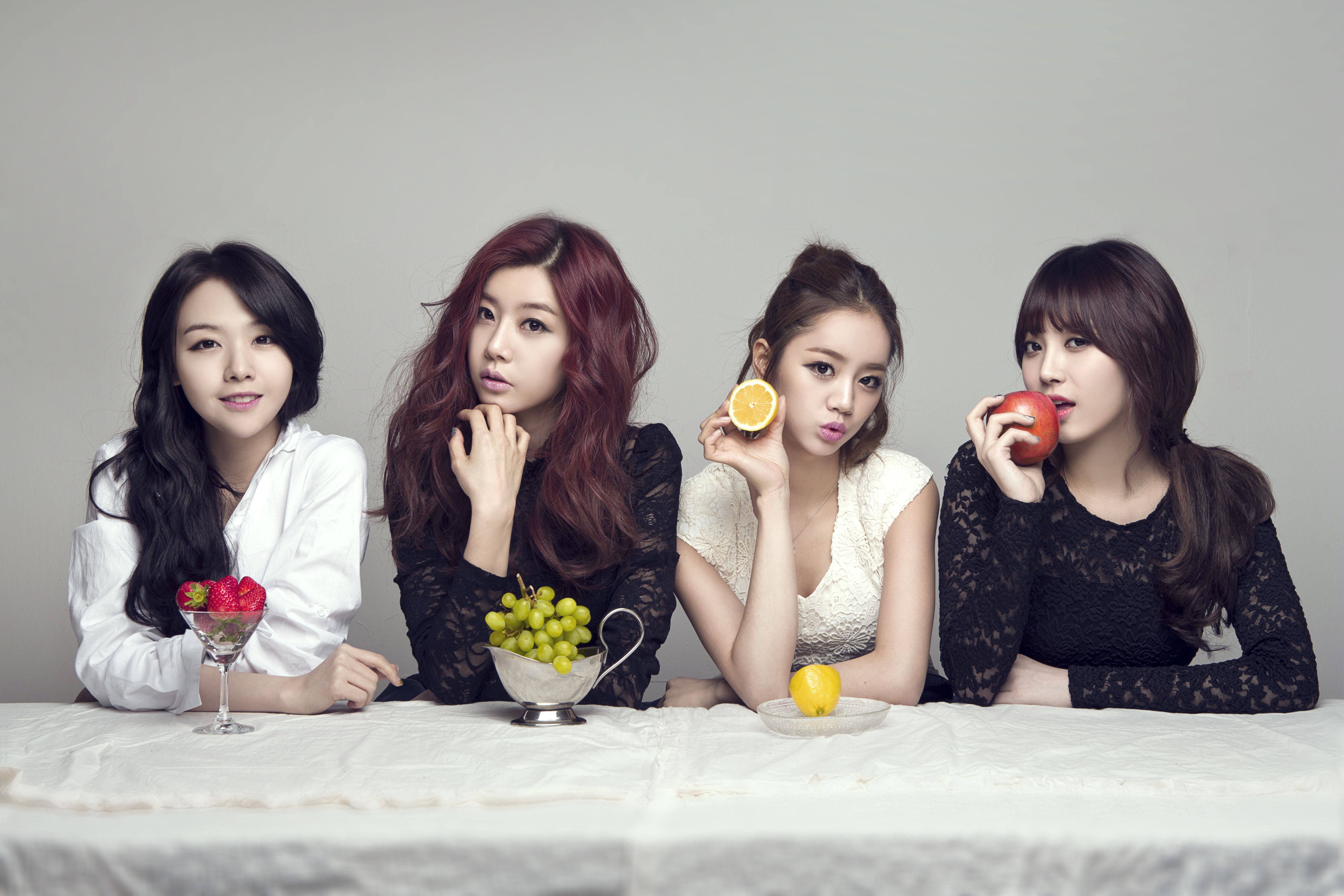 Girl's Day HD Wallpaper and Background Image