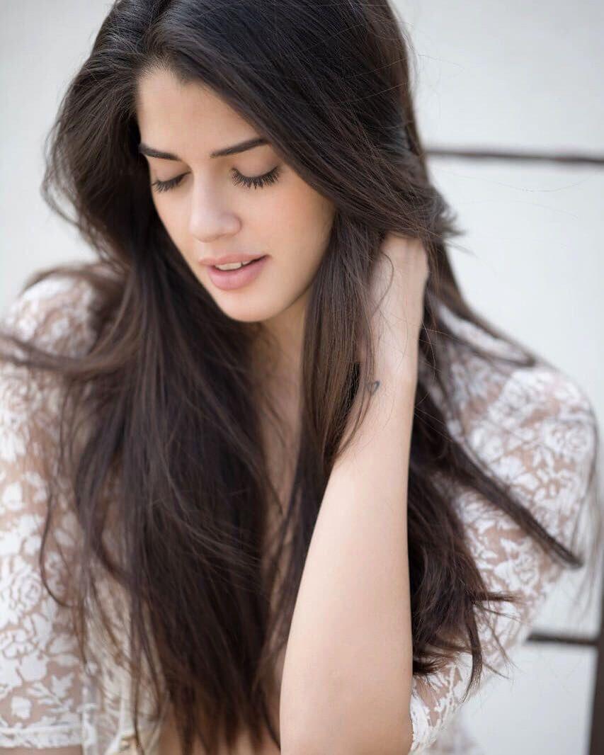 Izabelle Leite Image 6