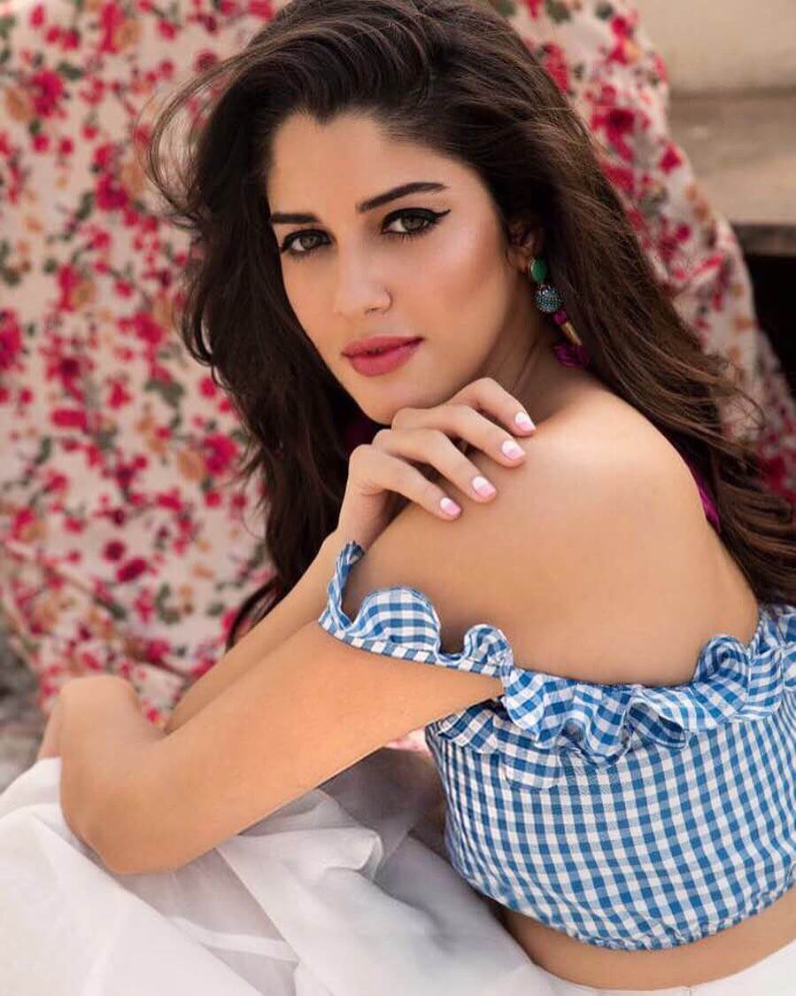 Izabelle Leite Image 10