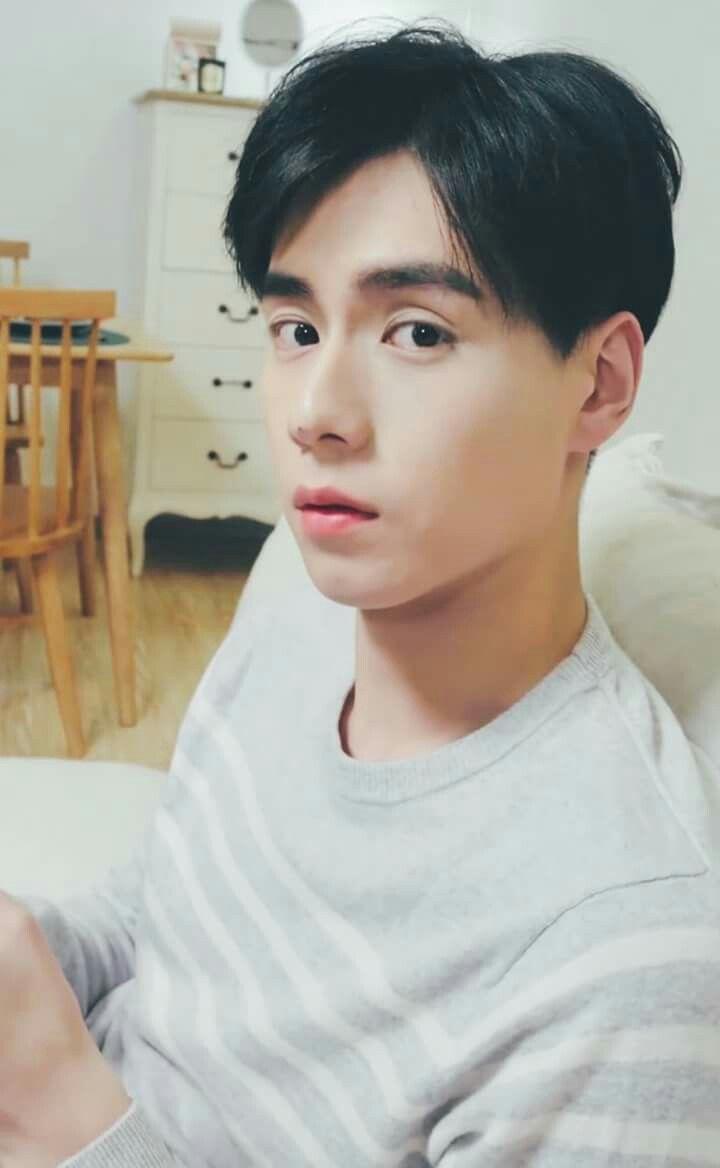 SO CUTEEEE. Hu Yitian. Flower boys, Man crush and Chen