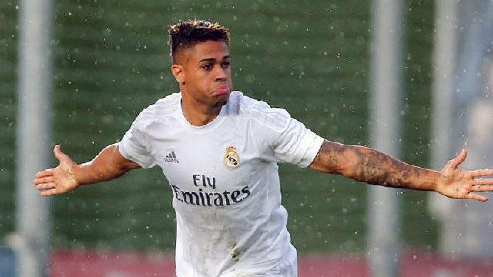 Lyon completes the signing of Mariano Diaz Mejia from Real Madrid