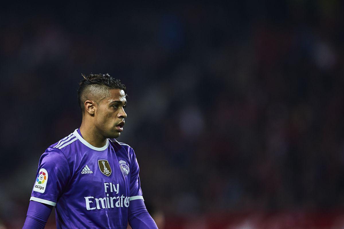 Real Madrid set to sign Mariano from Lyon -report