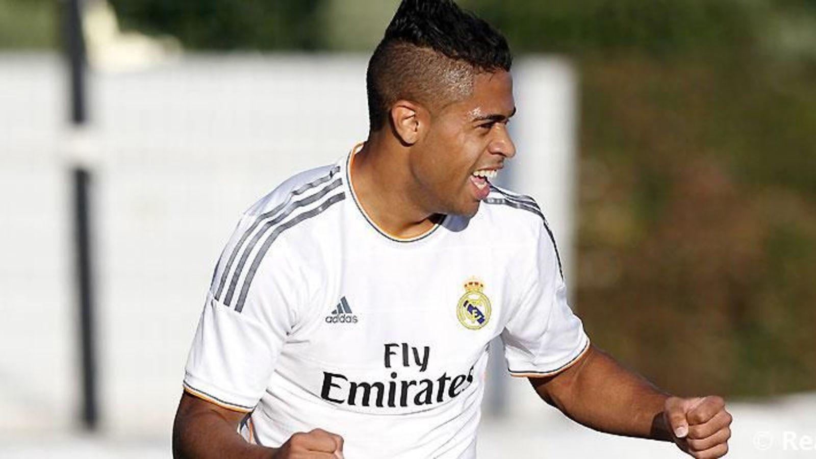 Zidane Takes Mariano Díaz to Real Madrid's First Team