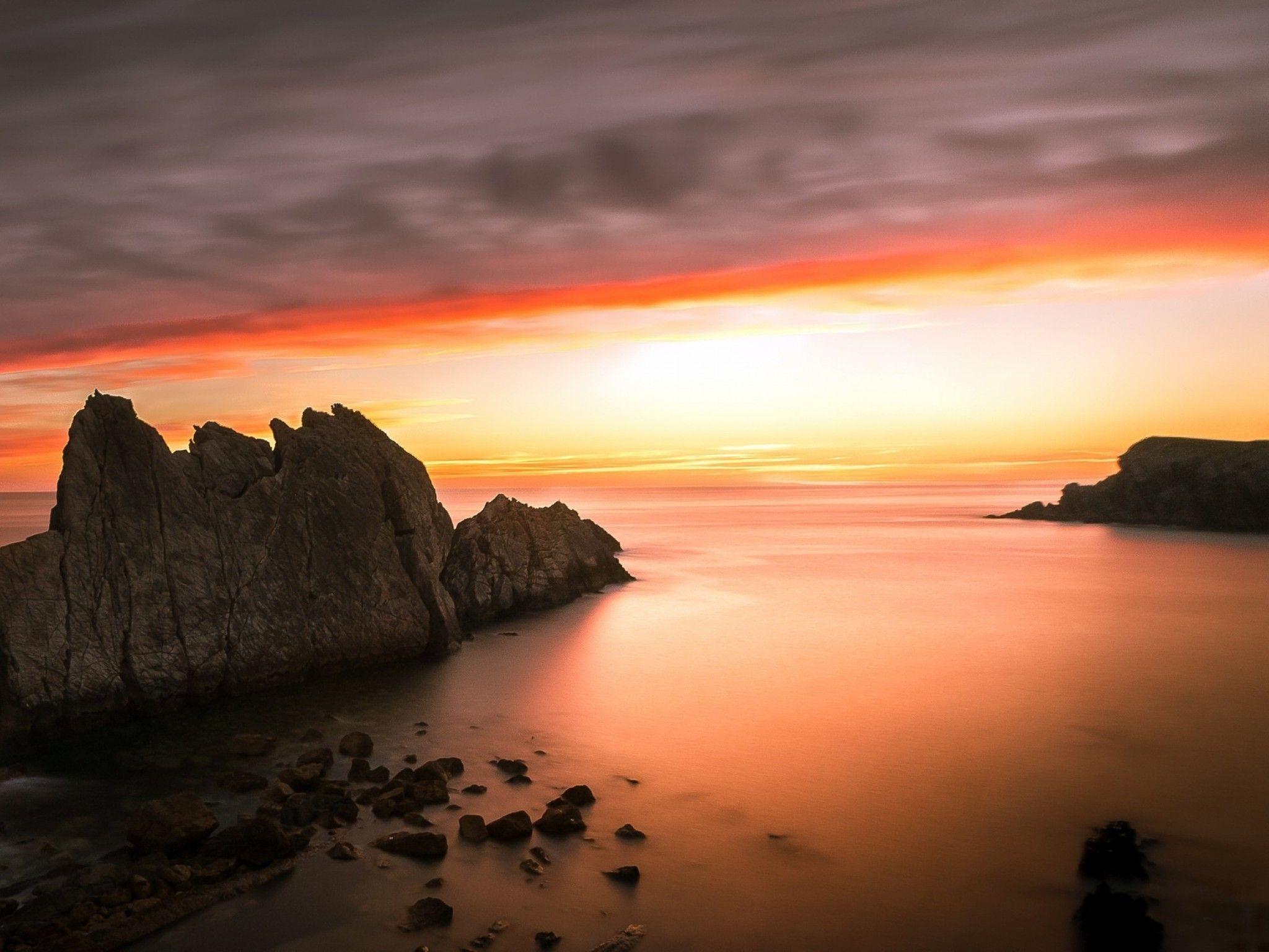 Download 2048x1536 Ocean, Horizon, Sunset, Rocks, Clouds Wallpaper