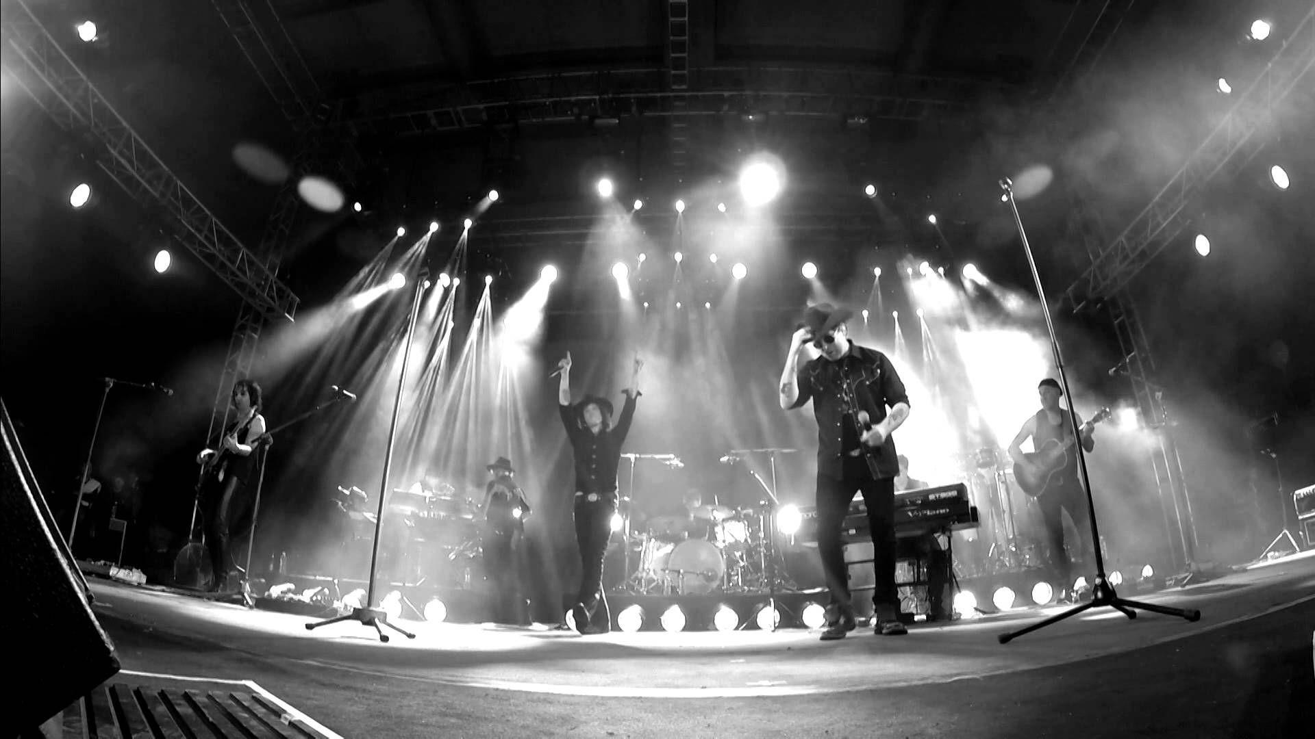 Enrique Bunbury & Andrés Calamaro [en directo] Gustavo