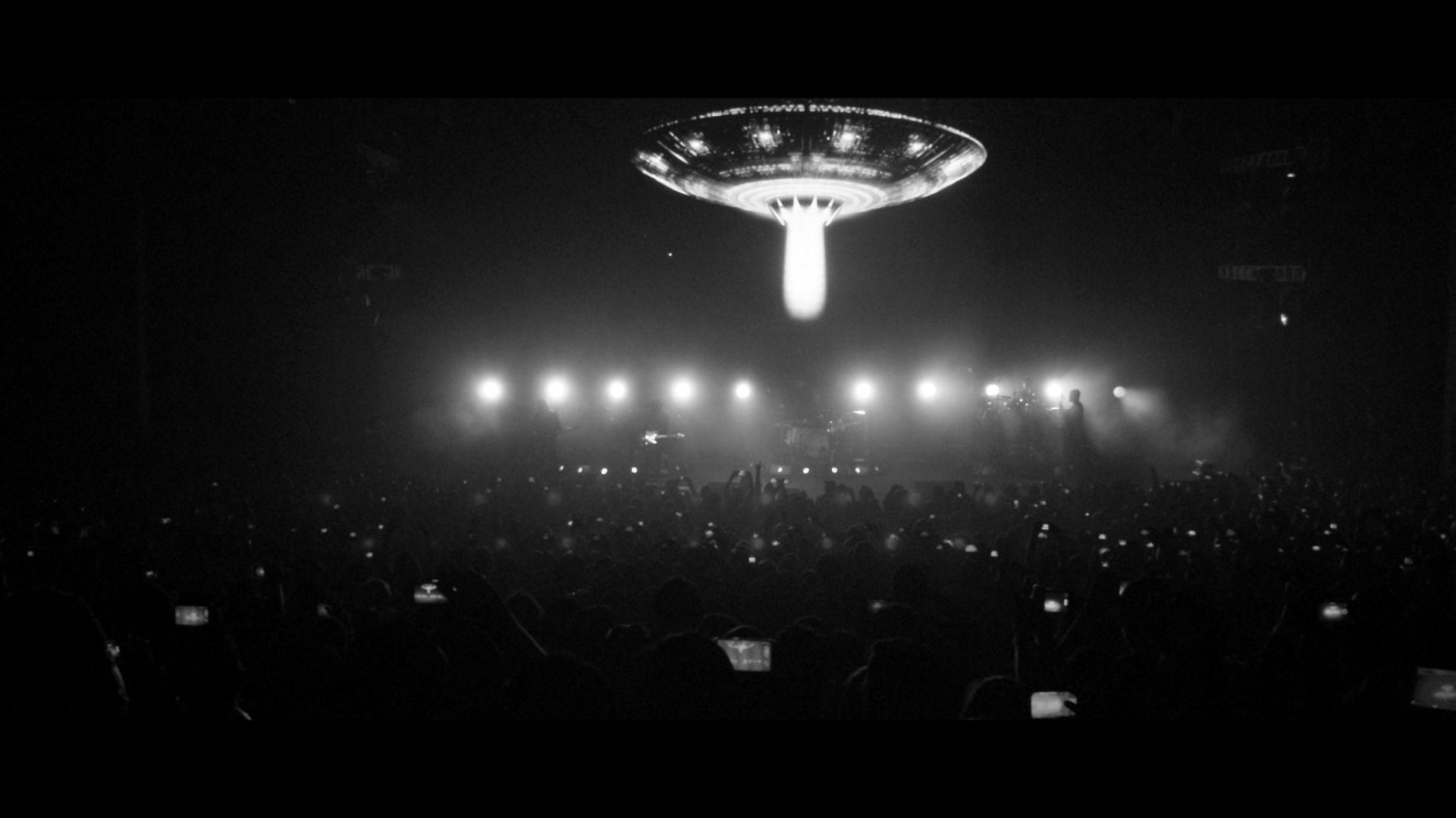 Enrique Bunbury premieres 'Salvavidas' music video Films