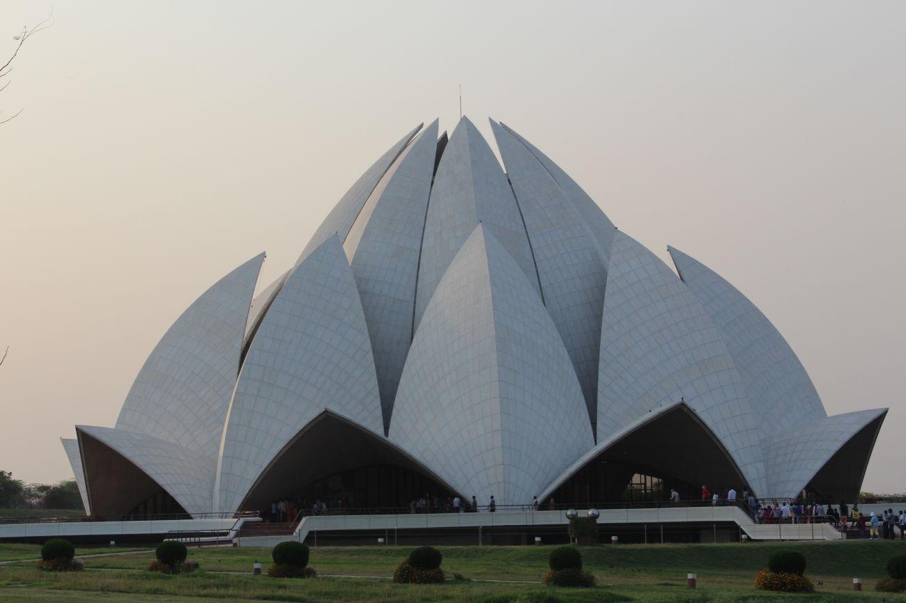 Browse Lotus Temple, New Delhi Photo and Image Gallery