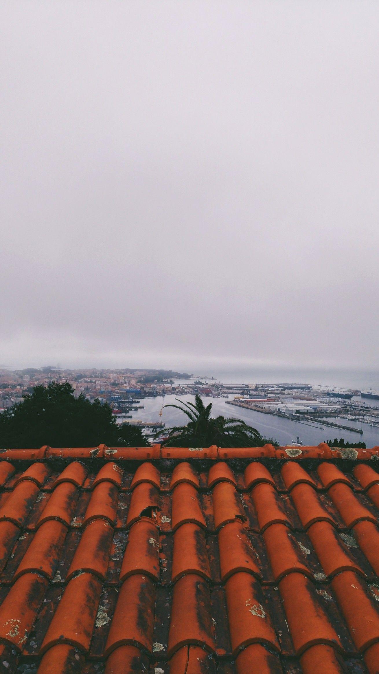 A roof & the sea. Vigo, Galicia, Spain lockscreen