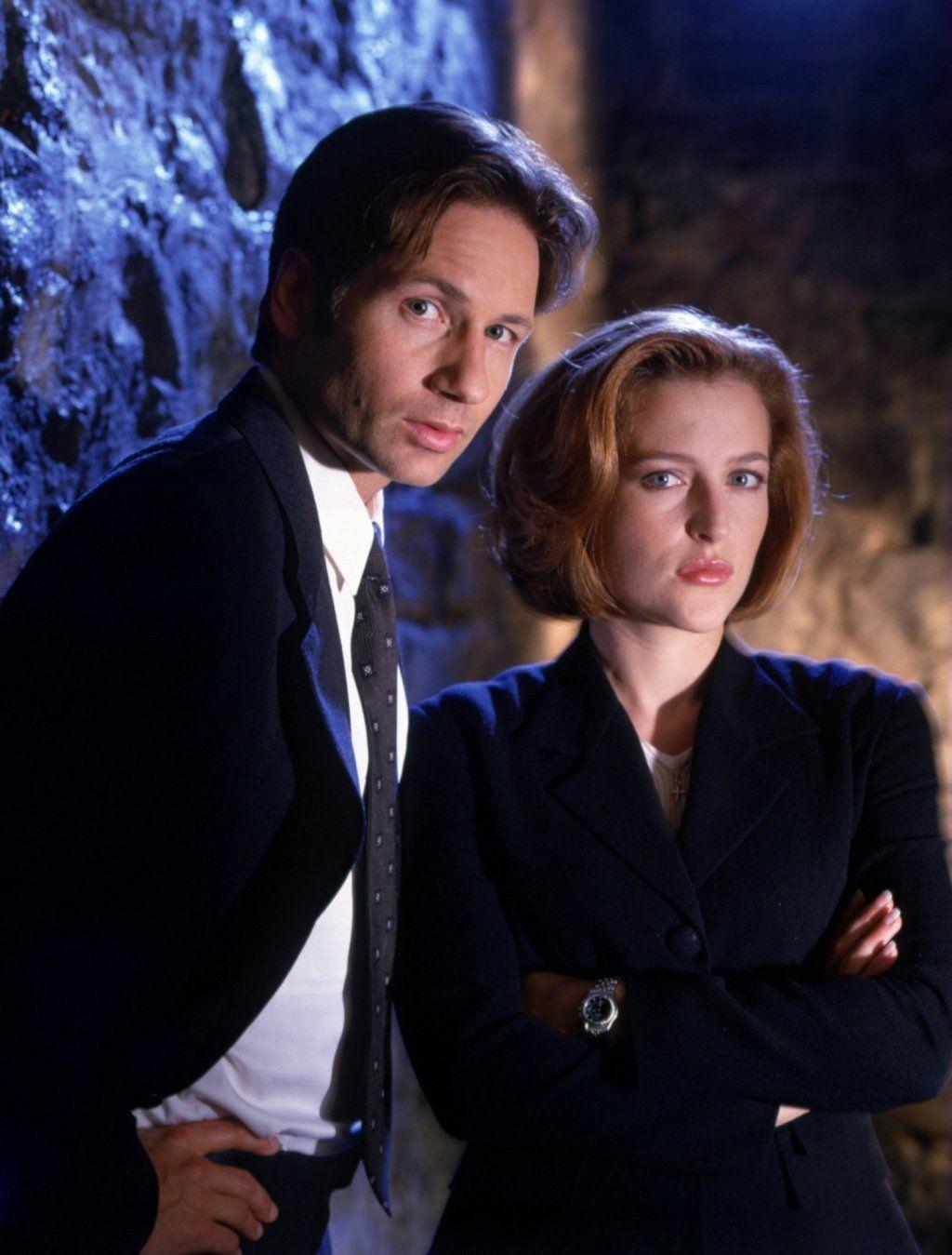 The X Files Screen Grab Archive: Promo Image: Mulder And Scully