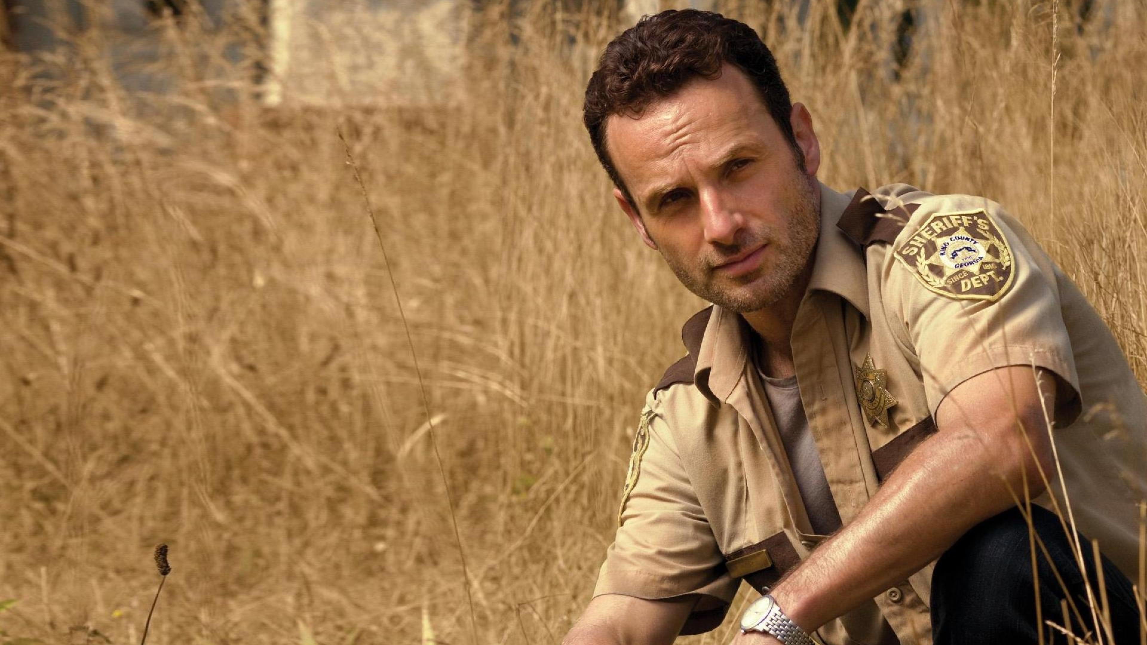 Rick Shows Andrew lincoln as rick grimes in the walking dead Tv