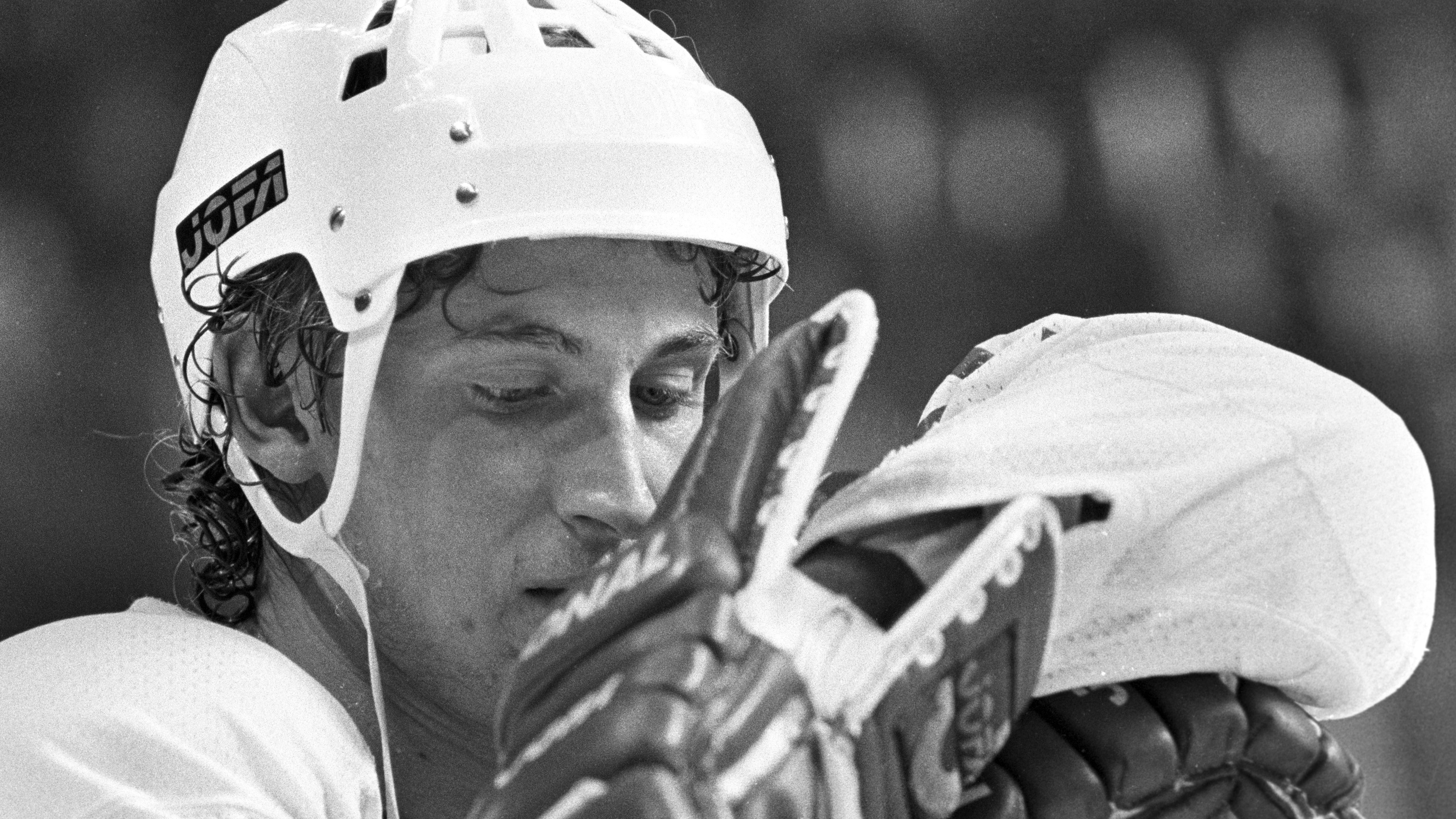 Gretzky's childhood stick sold for nearly 40K