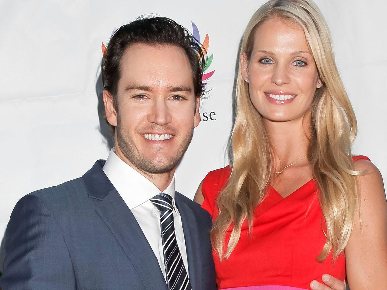 Mark Paul Gosselaar, Wife Expecting First Child Together