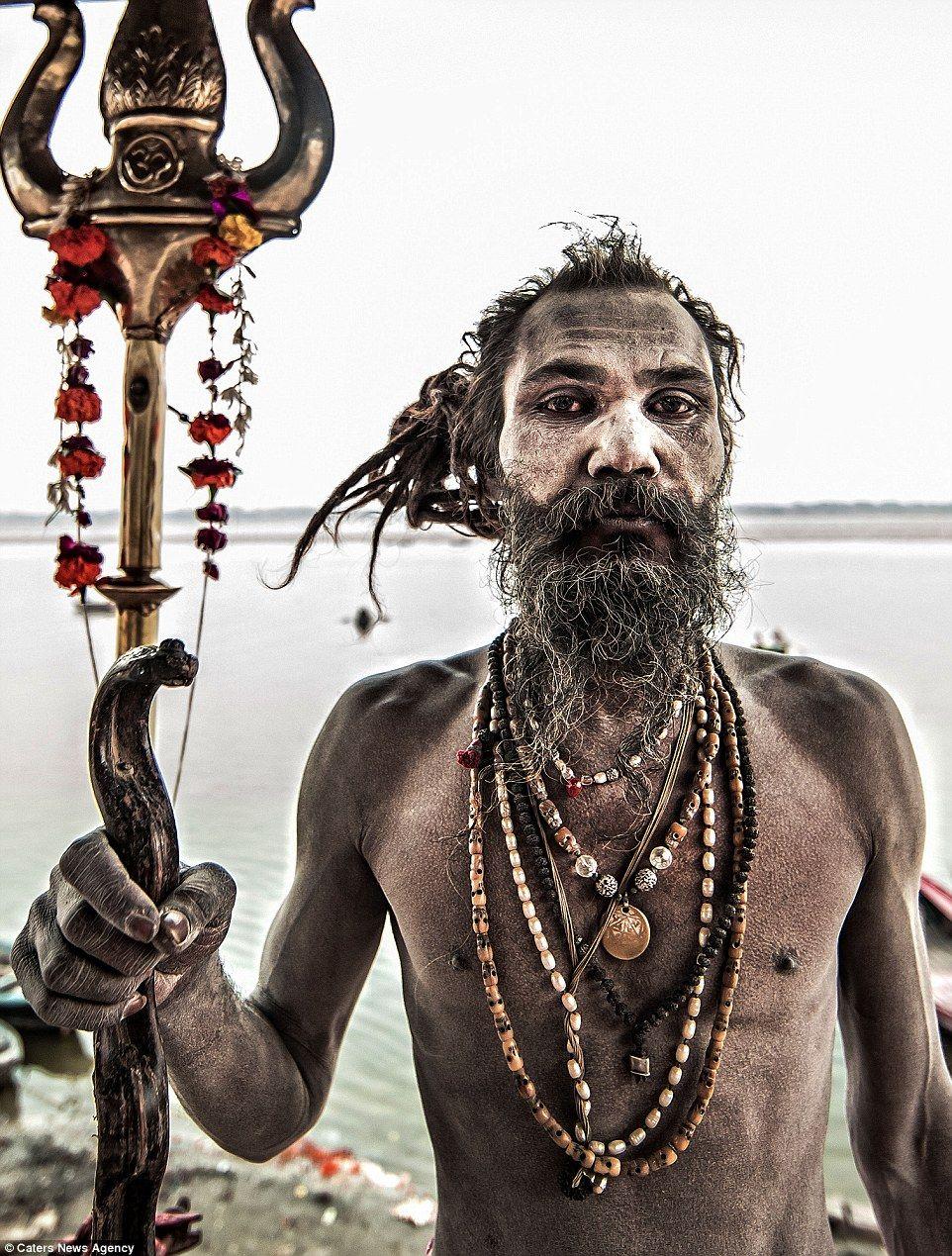 Incredible image show life of India's cannibal Aghori tribe. Daily