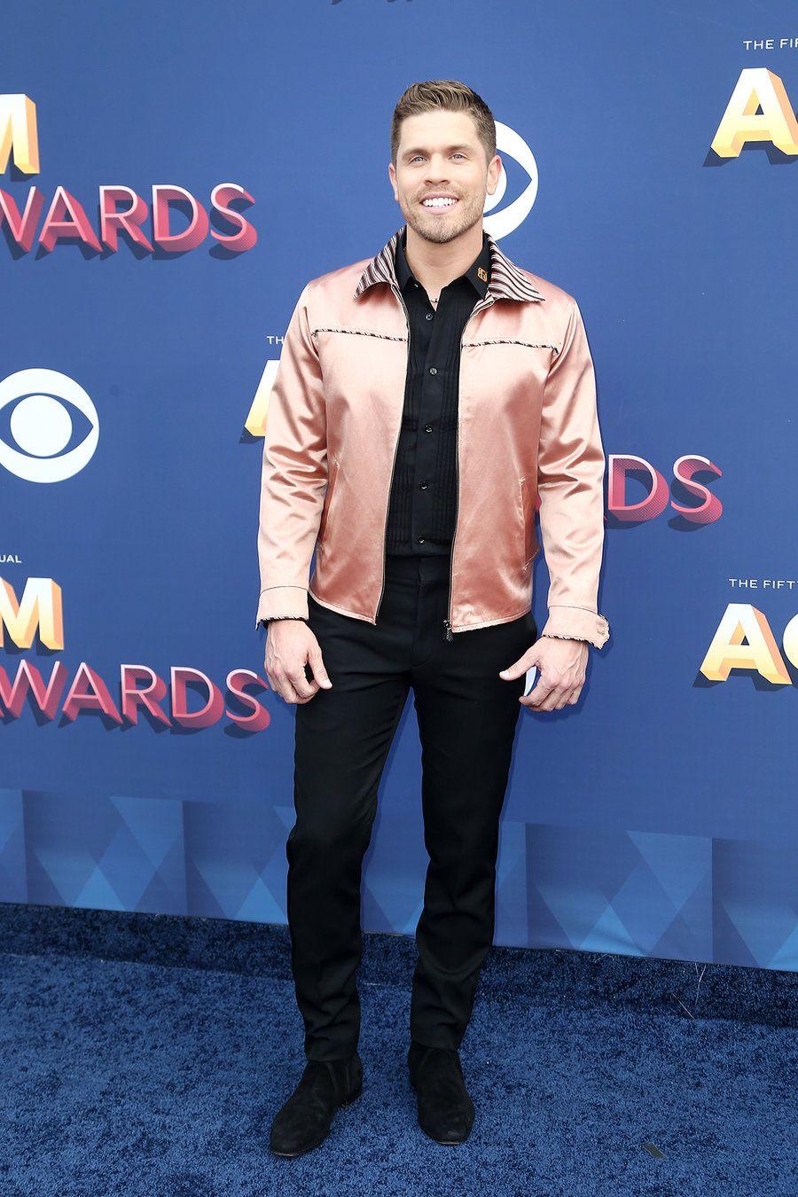 ACM Awards: Red Carpet Photo