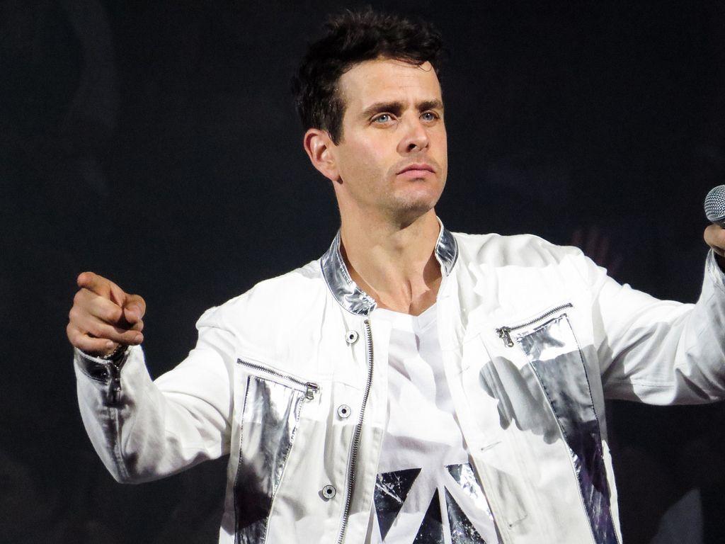 Joey McIntyre. The Package Tour Airlines Center