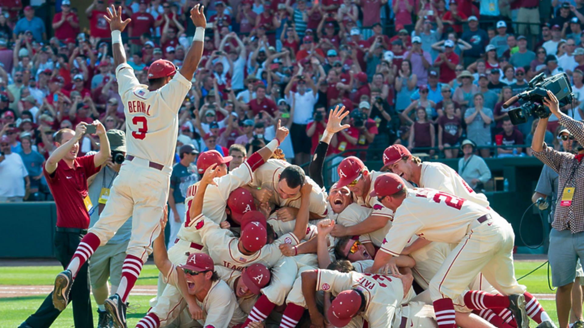 Super Regionals scores: Arkansas, LSU advance; Louisville, Texas A&M