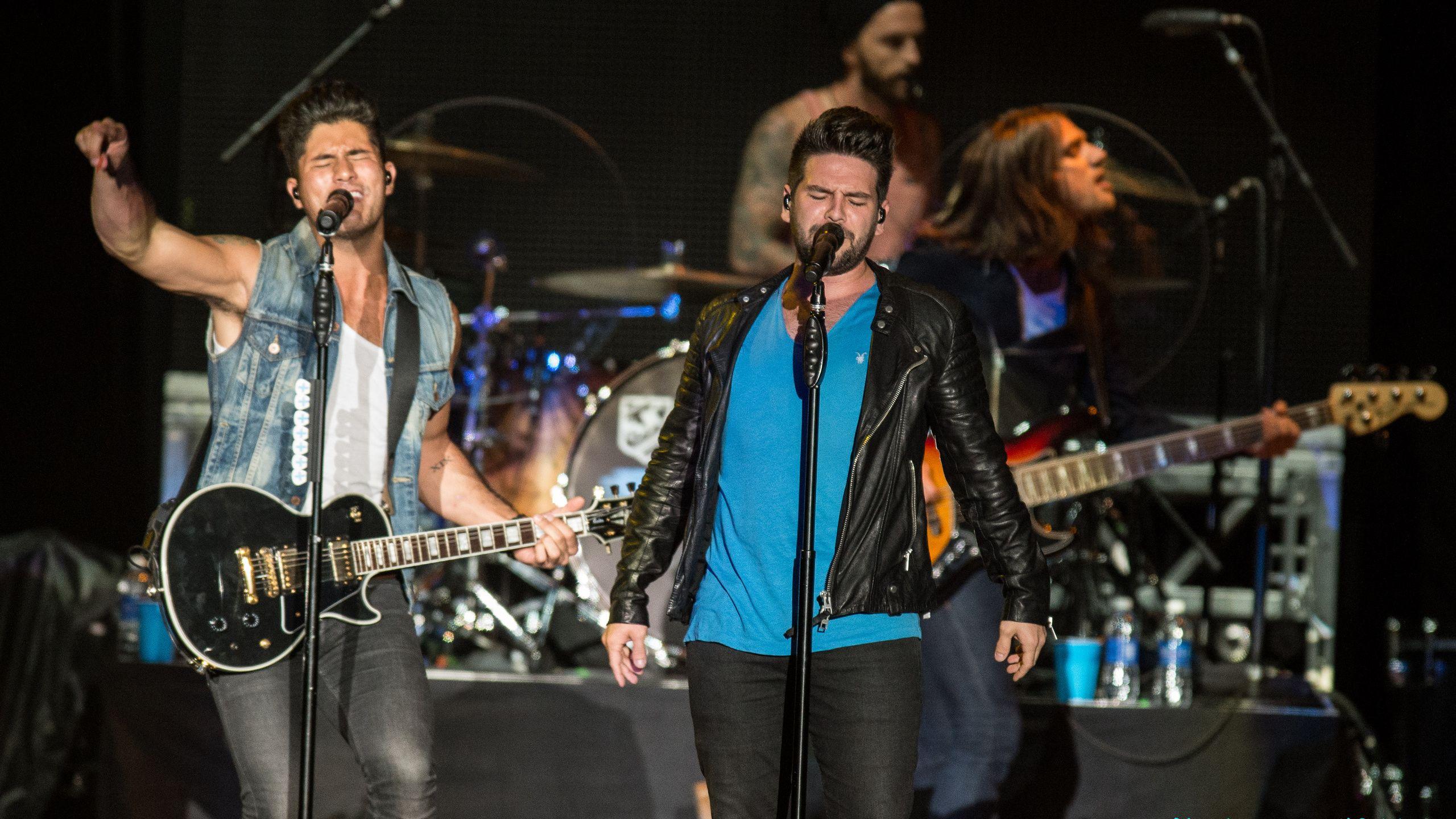 Dan Smyers, Concert, Guitars, Dan + Shay Guitar Concert