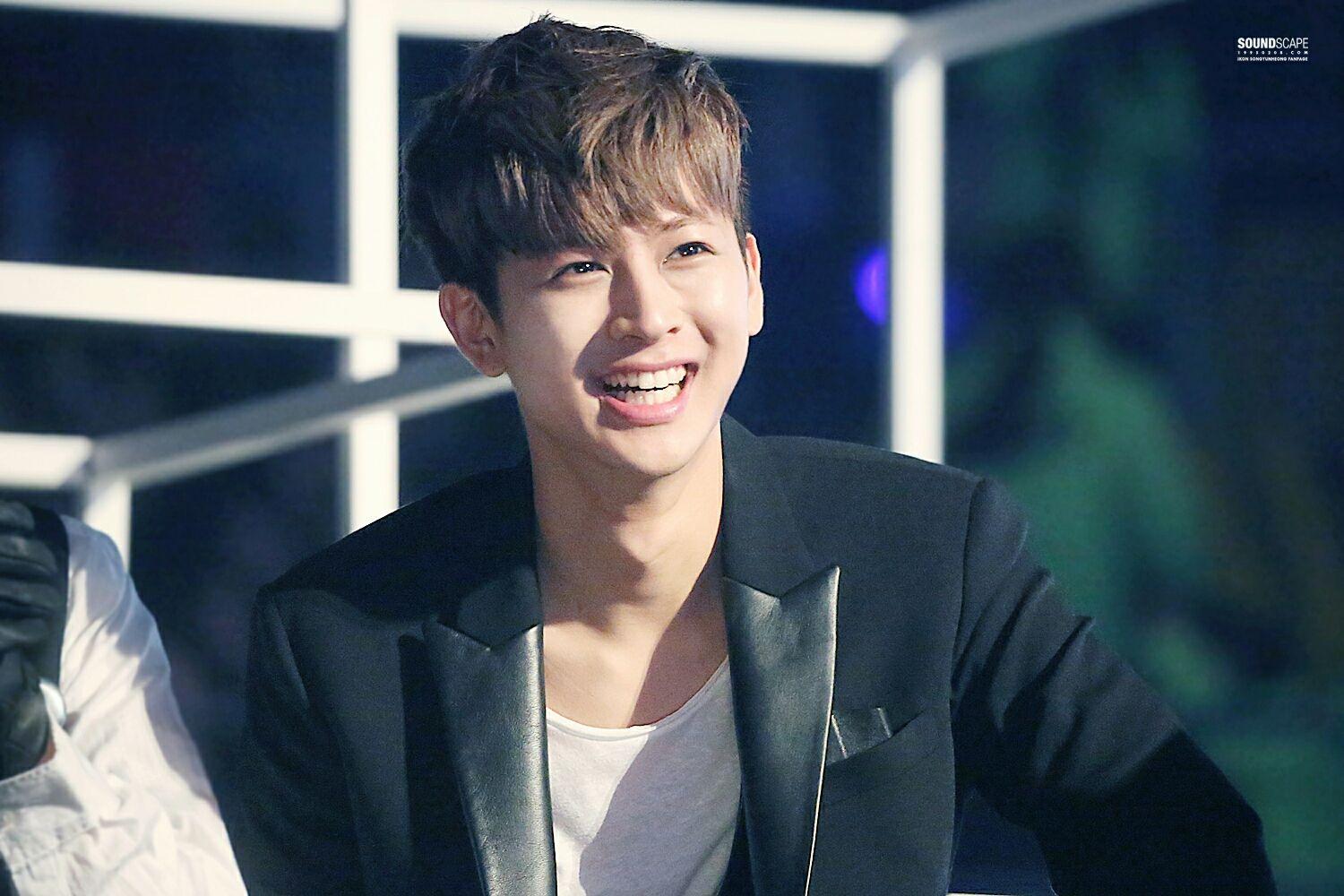 iKON's Song Yunhyeong's gorgeous smile