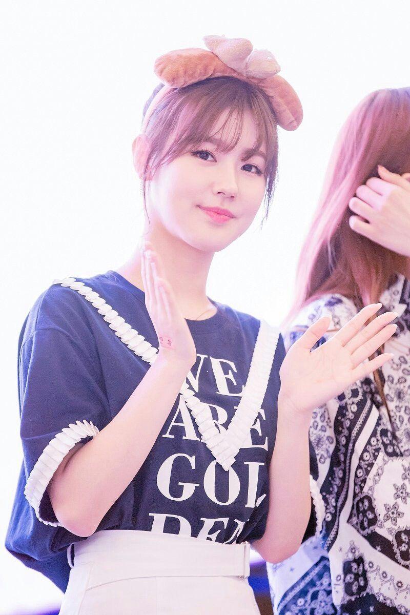 Cho Miyeon. (ɢ)-ɪᴅʟᴇ. Girl group, Cube entertainment