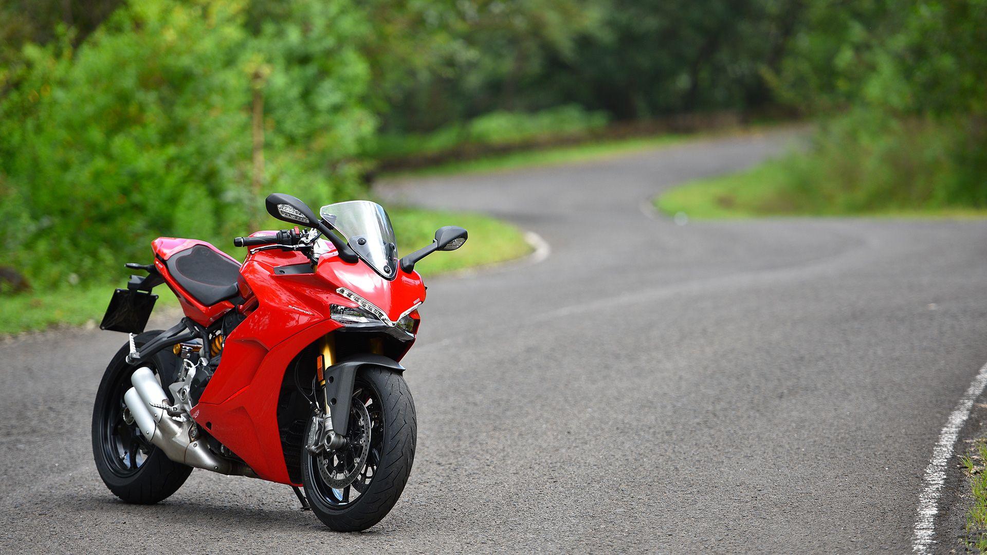 Ducati 939 Supersport 2017, Mileage, Reviews, Specification