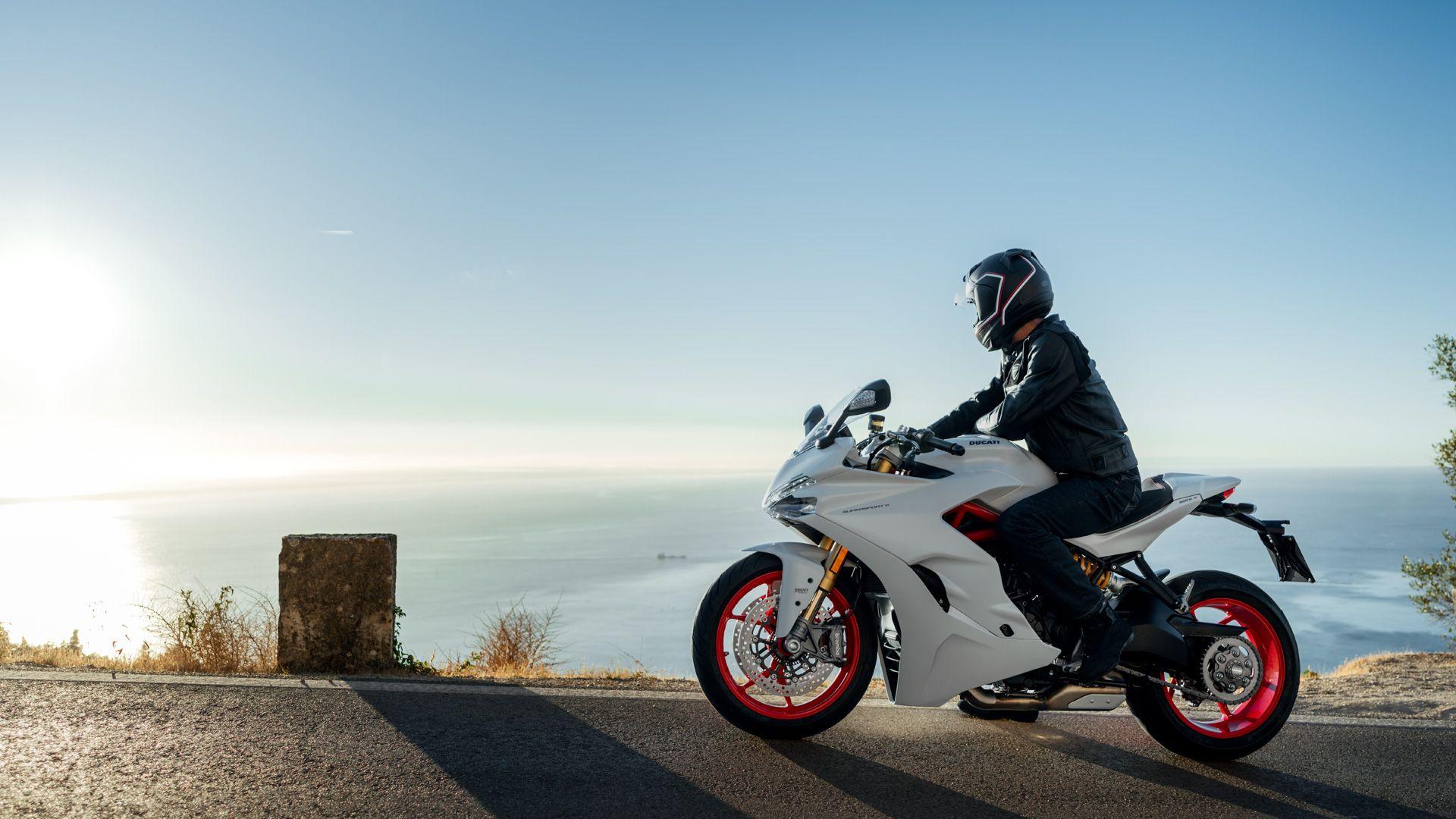 Ducati SuperSport: the energy of sport wherever it goes