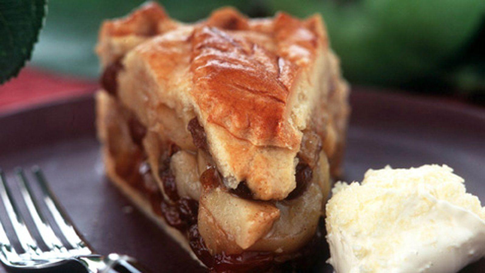 Deep Filled Apple Pie with Cinnamon