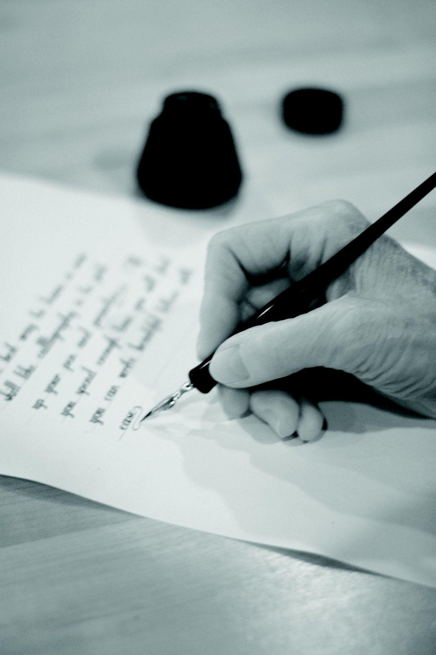 hand writing letter using fountain pen photo free image
